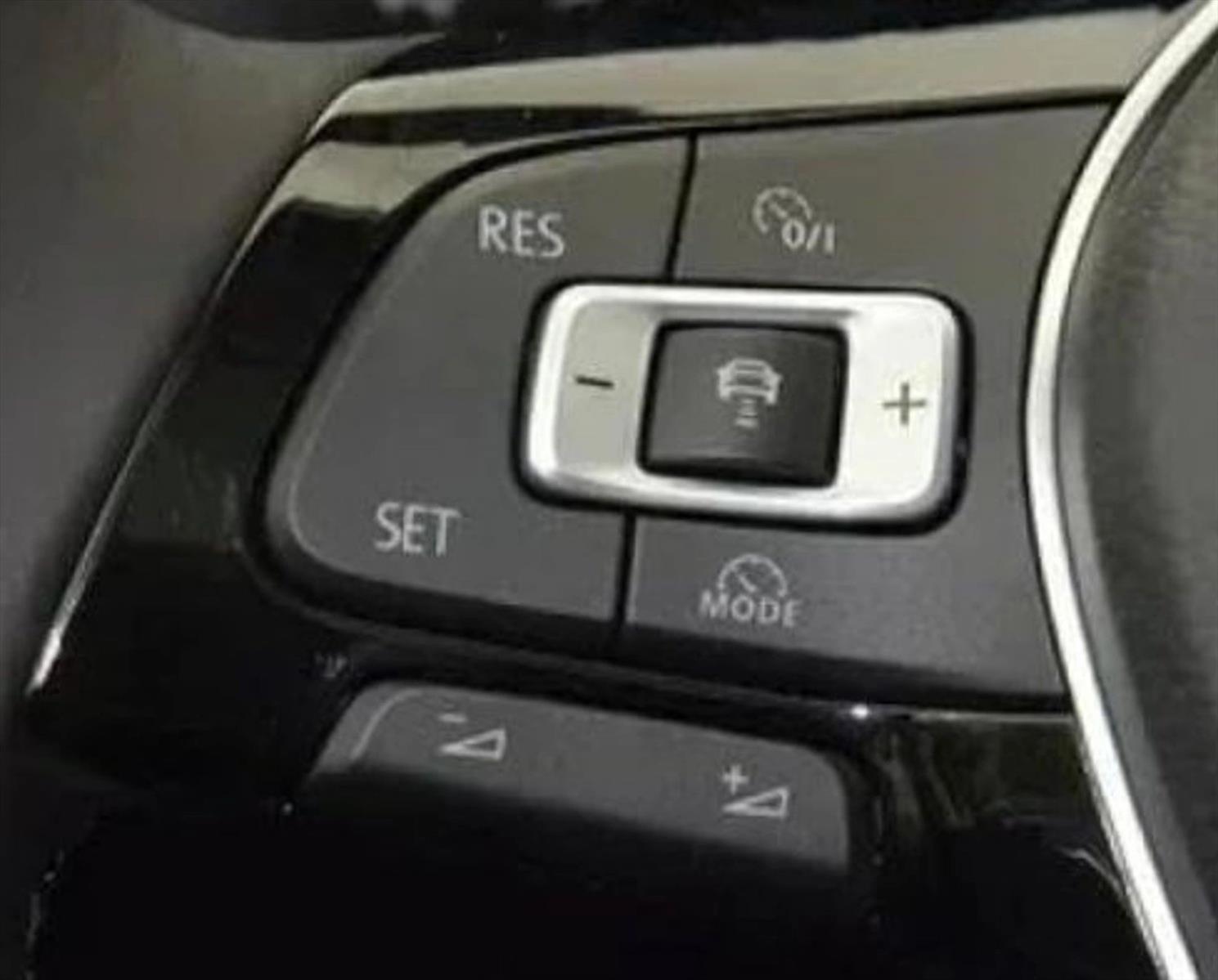 Used 2021 Black Volkswagen S image 19
