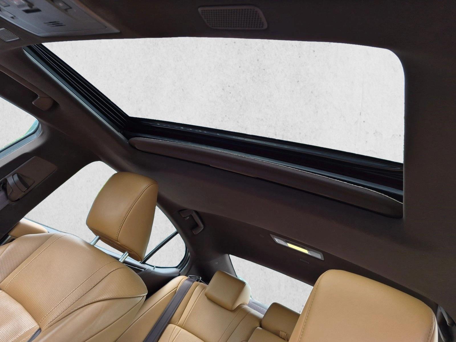 Used 2019 Matador Red Mica Lexus ES 300h Luxury image 13