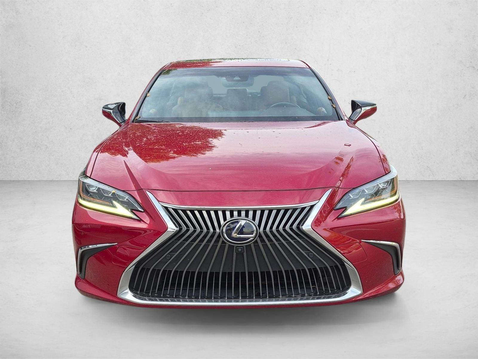 Used 2019 Matador Red Mica Lexus ES 300h Luxury image 2