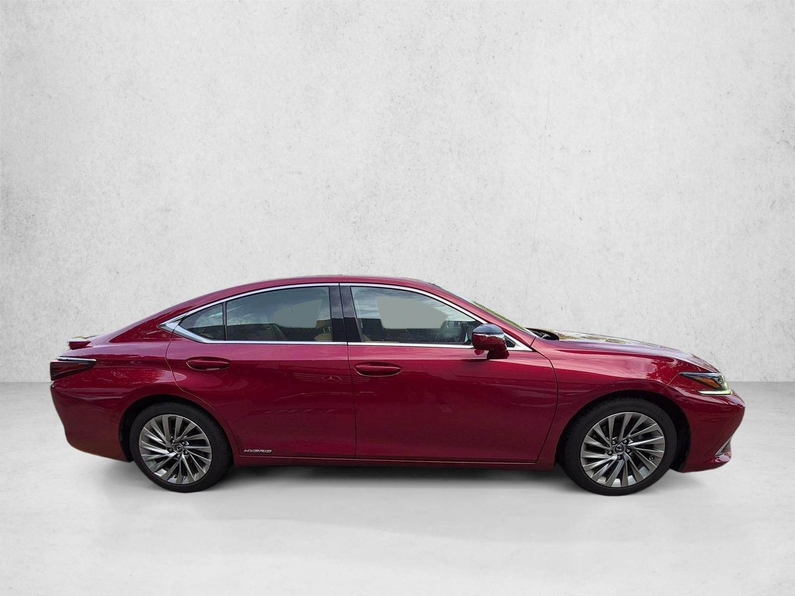 Used 2019 Matador Red Mica Lexus ES 300h Luxury image 4