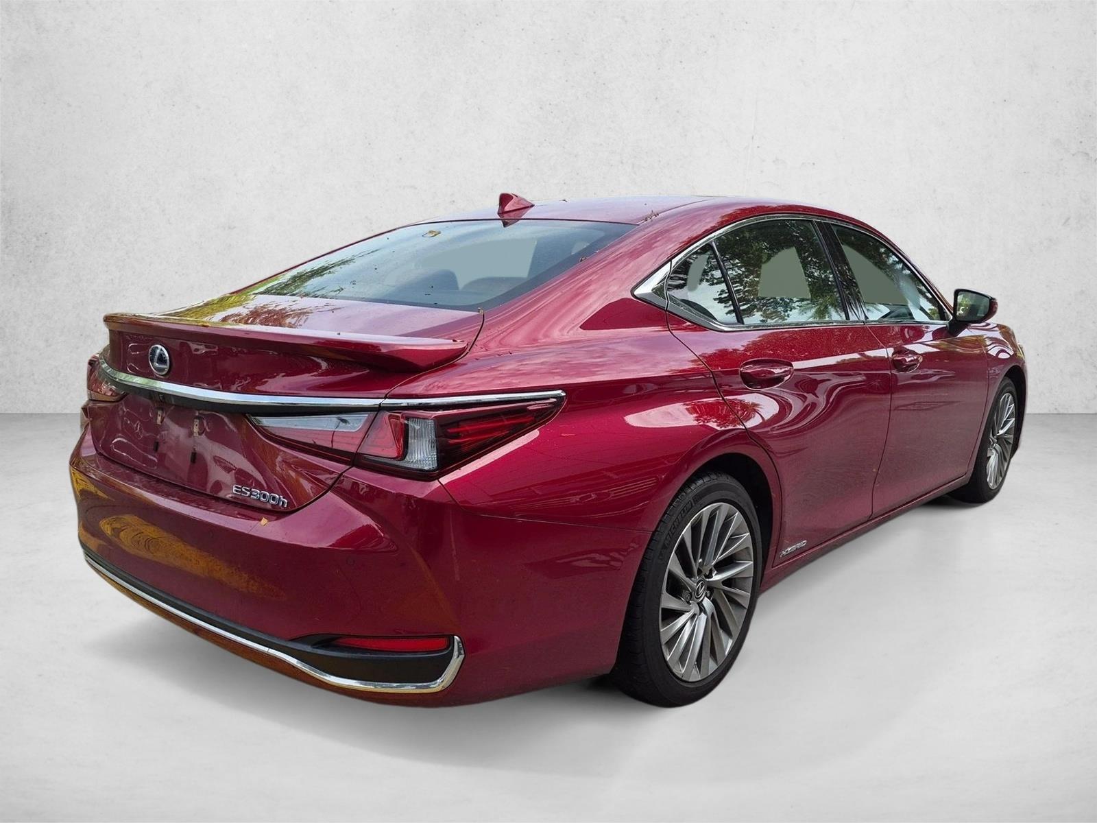 Used 2019 Matador Red Mica Lexus ES 300h Luxury image 5