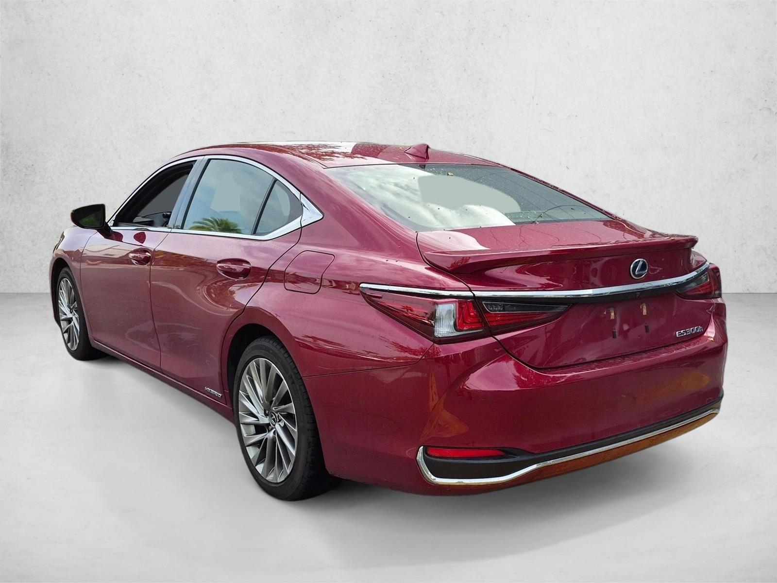 Used 2019 Matador Red Mica Lexus ES 300h Luxury image 7