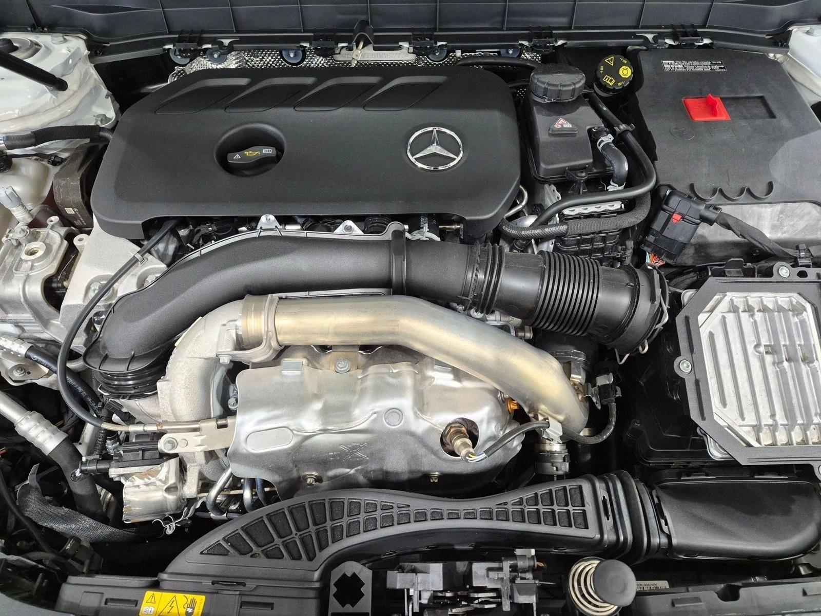 Used 2026 Polar White Mercedes-Benz GLB 250 image 23