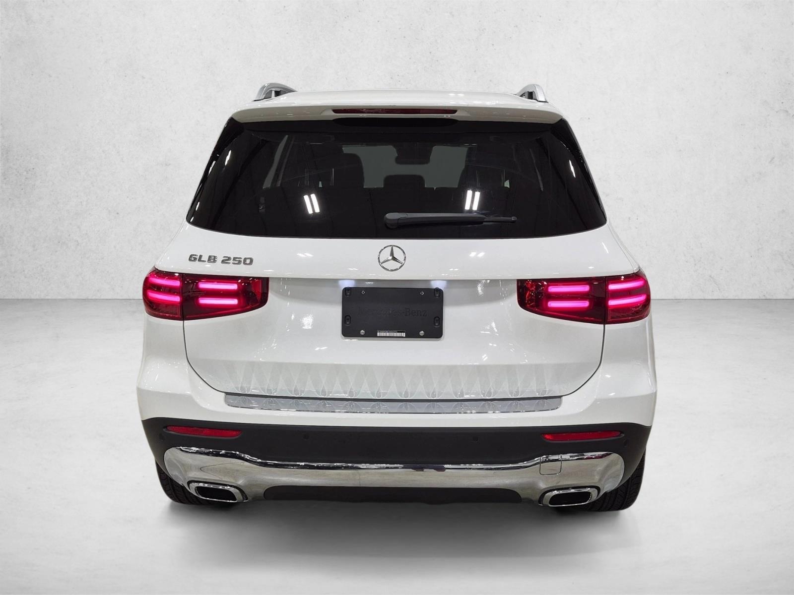 Used 2026 Polar White Mercedes-Benz GLB 250 image 7