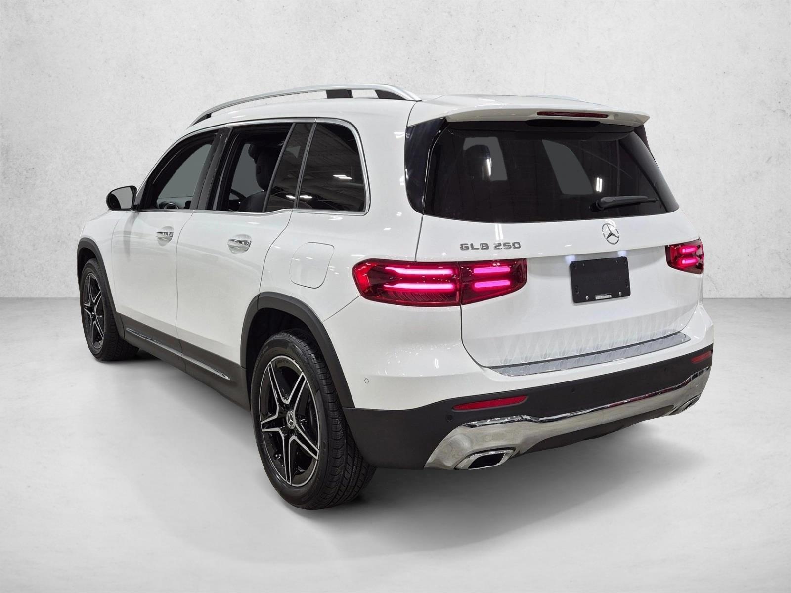 Used 2026 Polar White Mercedes-Benz GLB 250 image 8
