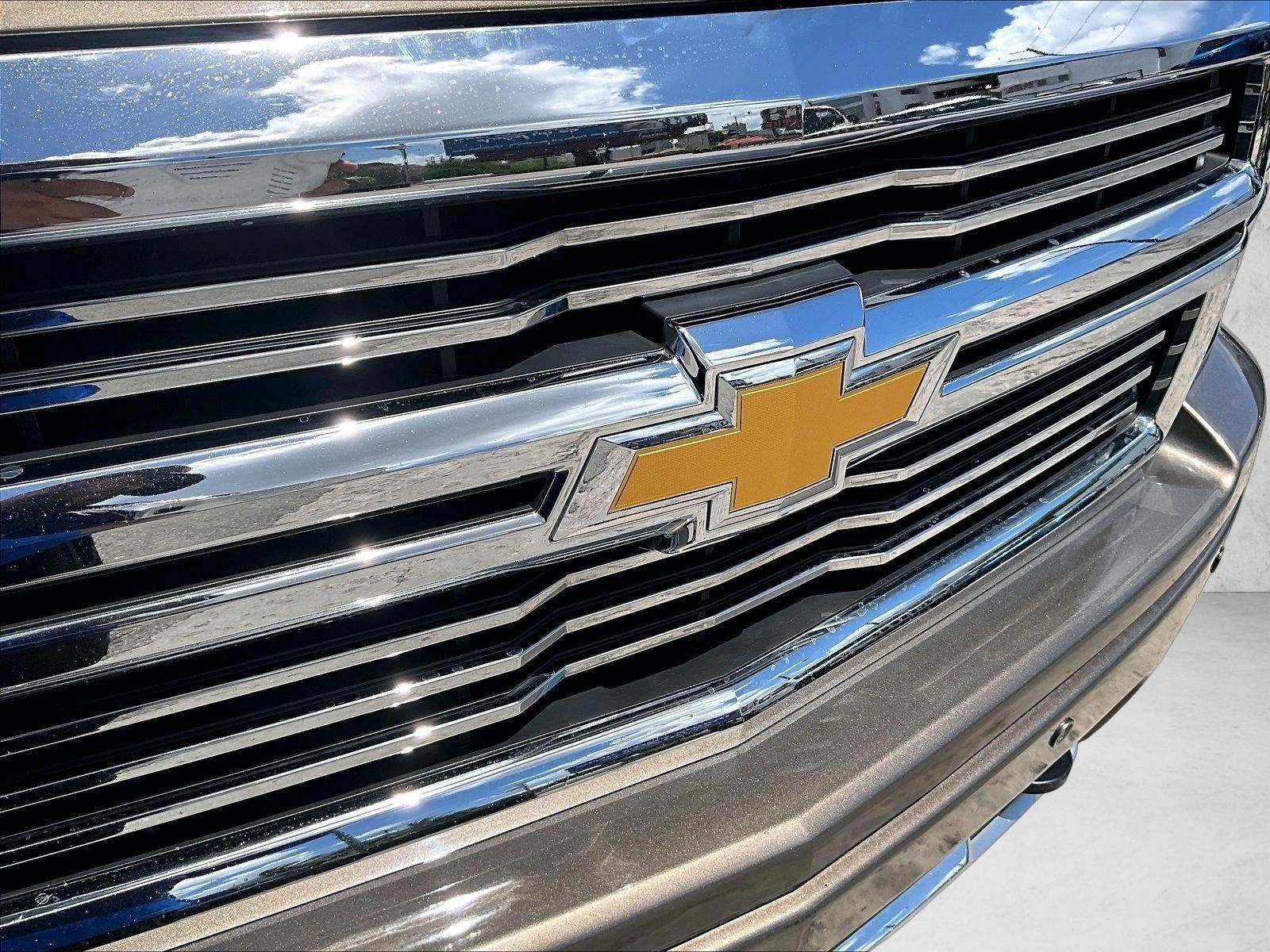 Used 2014 Brownstone Metallic Chevrolet High Country image 27