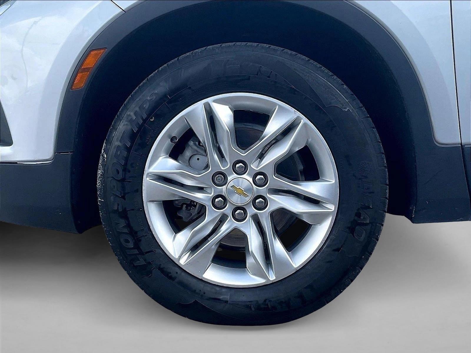 Used 2022 Silver Ice Metallic Chevrolet LT image 8