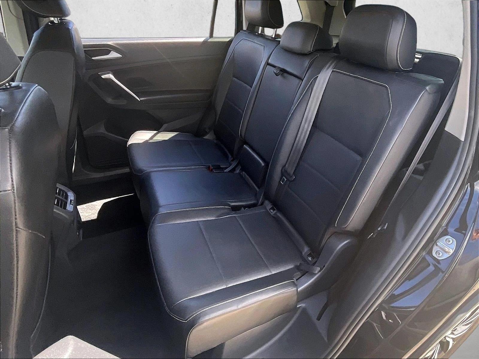 Used 2021 Deep Black Pearl Volkswagen SE image 28