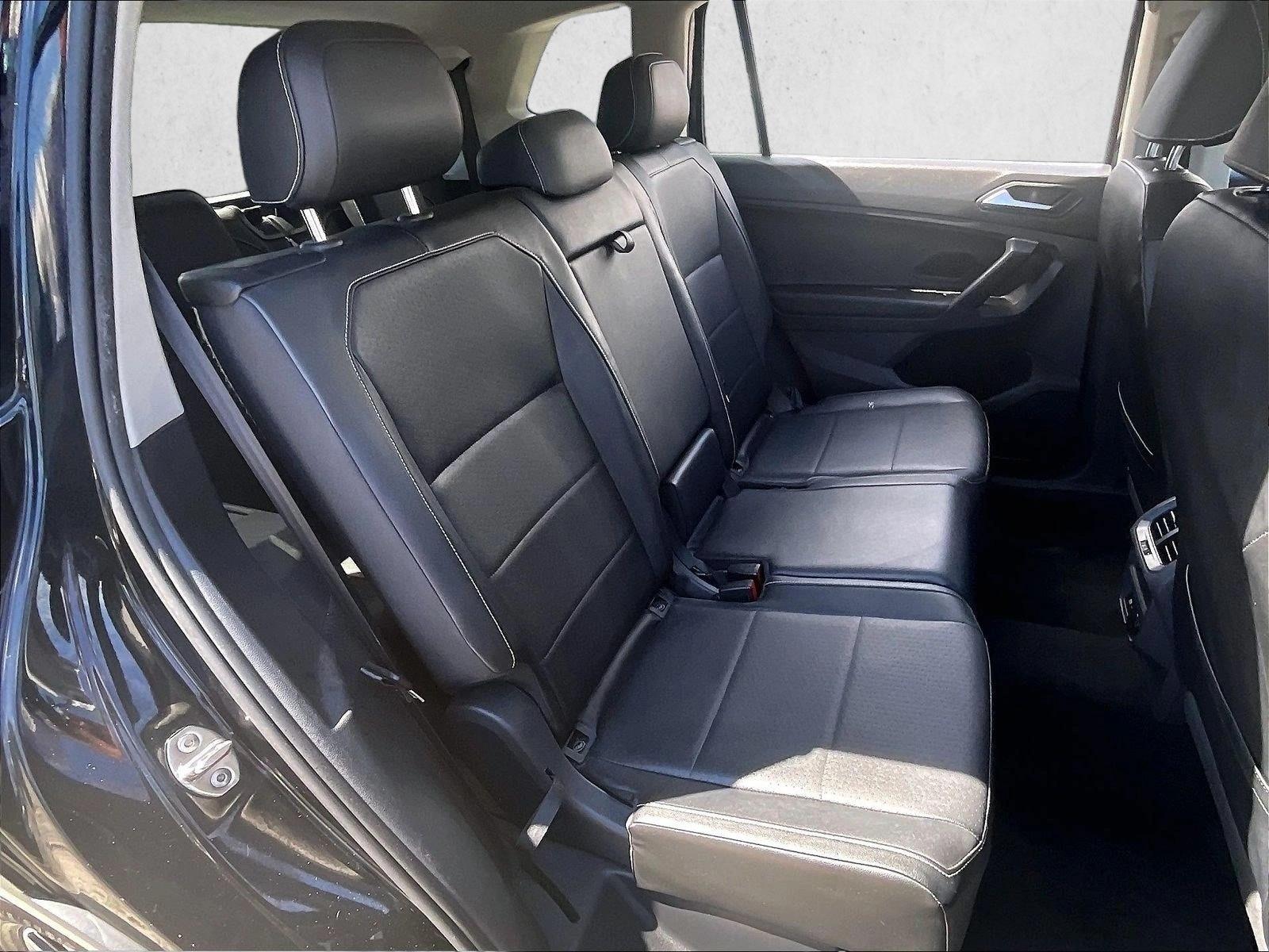 Used 2021 Deep Black Pearl Volkswagen SE image 29