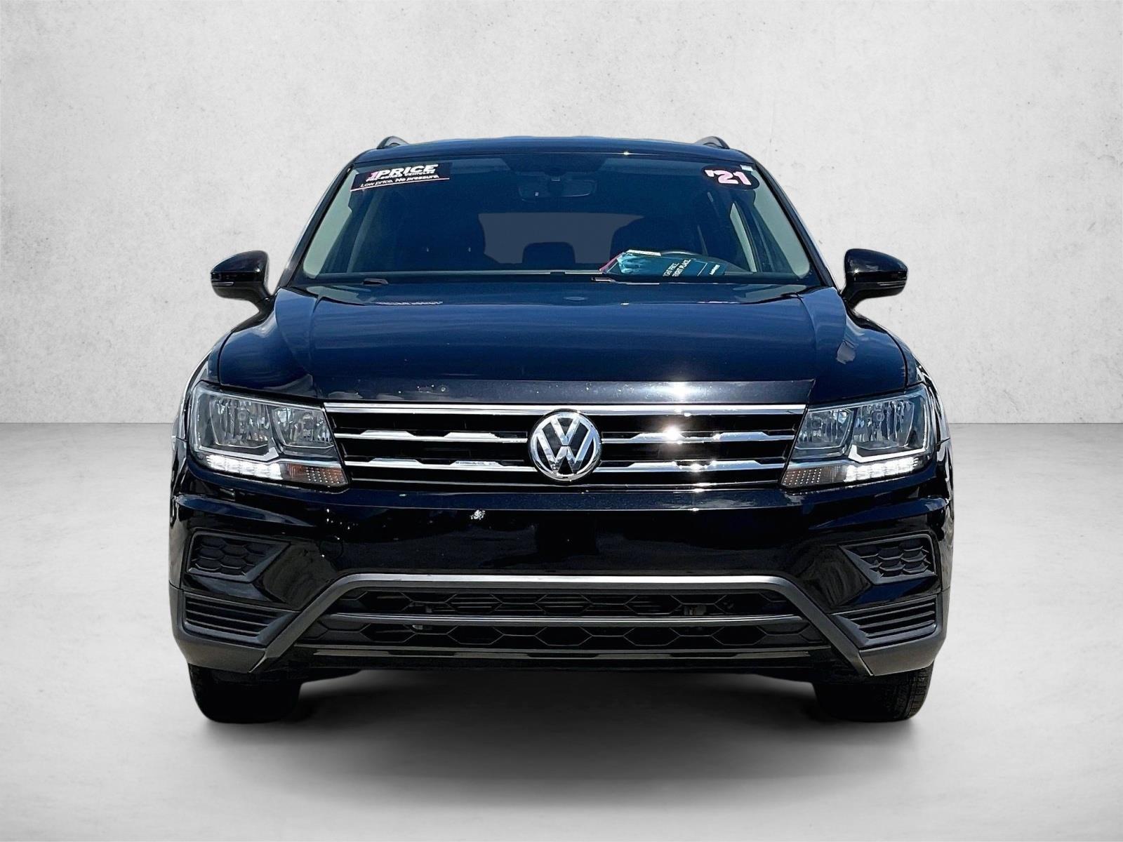 Used 2021 Deep Black Pearl Volkswagen SE image 3