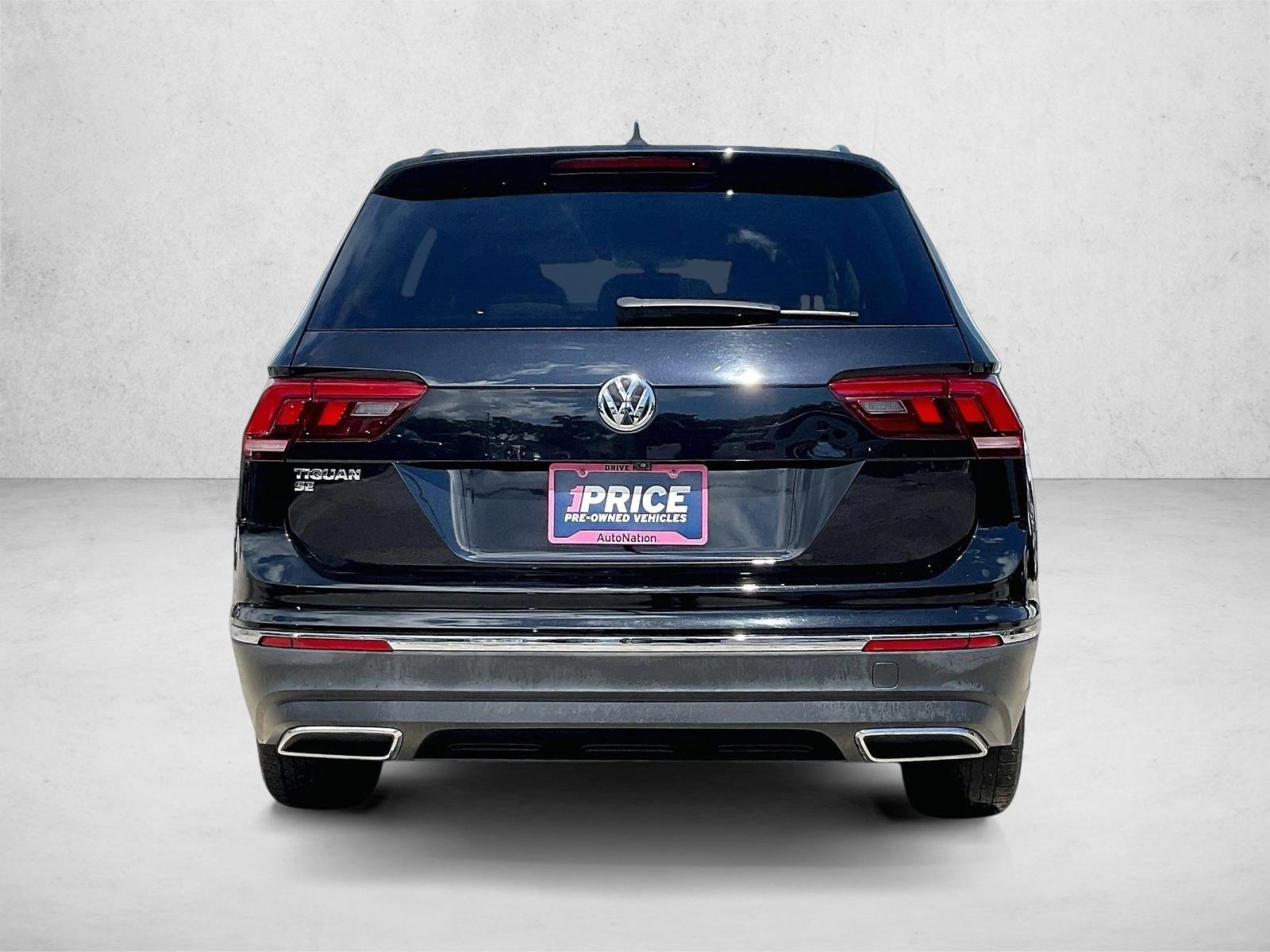 Used 2021 Deep Black Pearl Volkswagen SE image 4