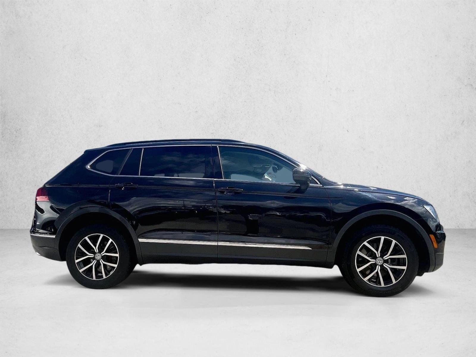 Used 2021 Deep Black Pearl Volkswagen SE image 5
