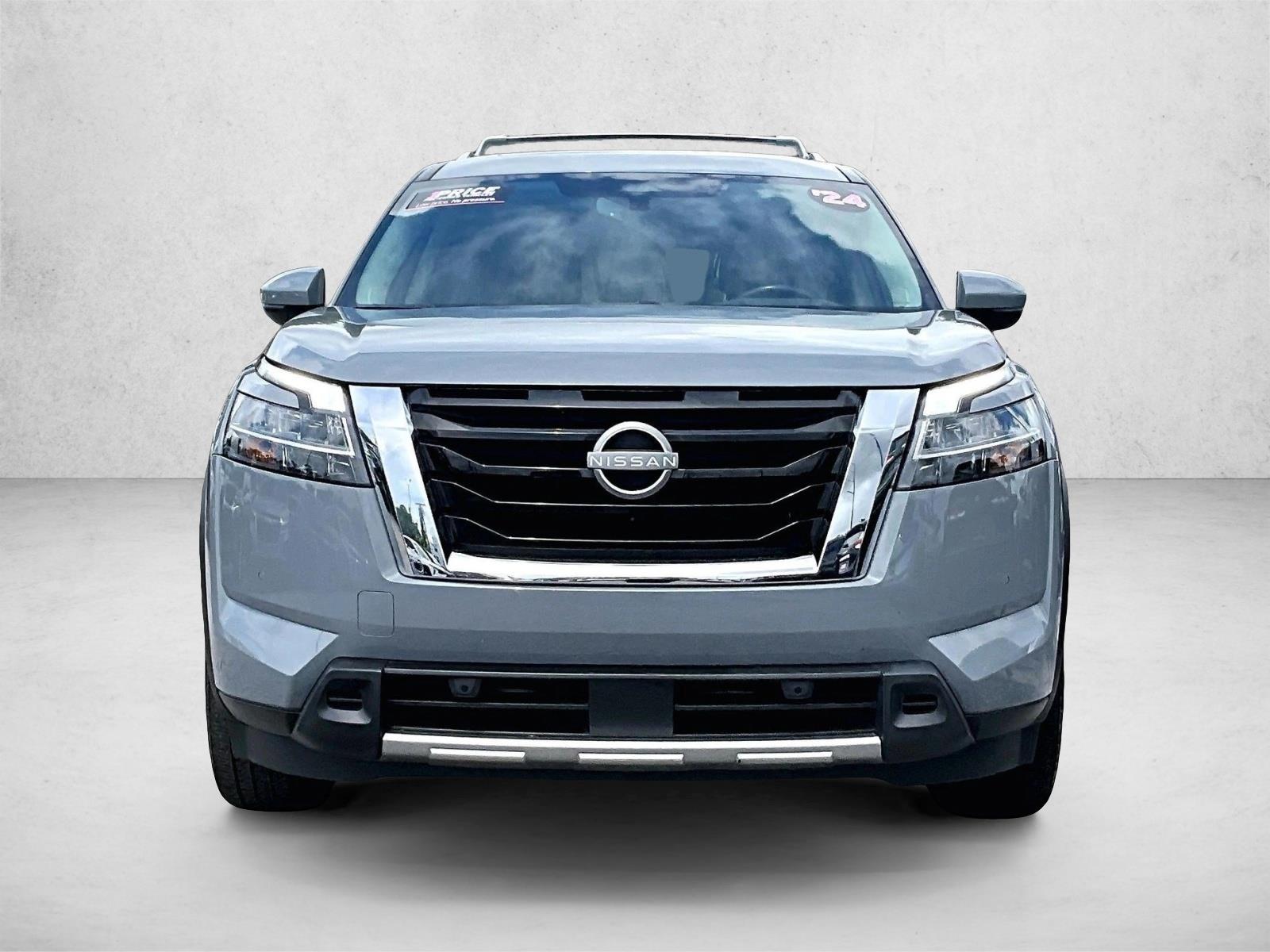 Used 2024 Boulder Gray Pearl Nissan Platinum image 3