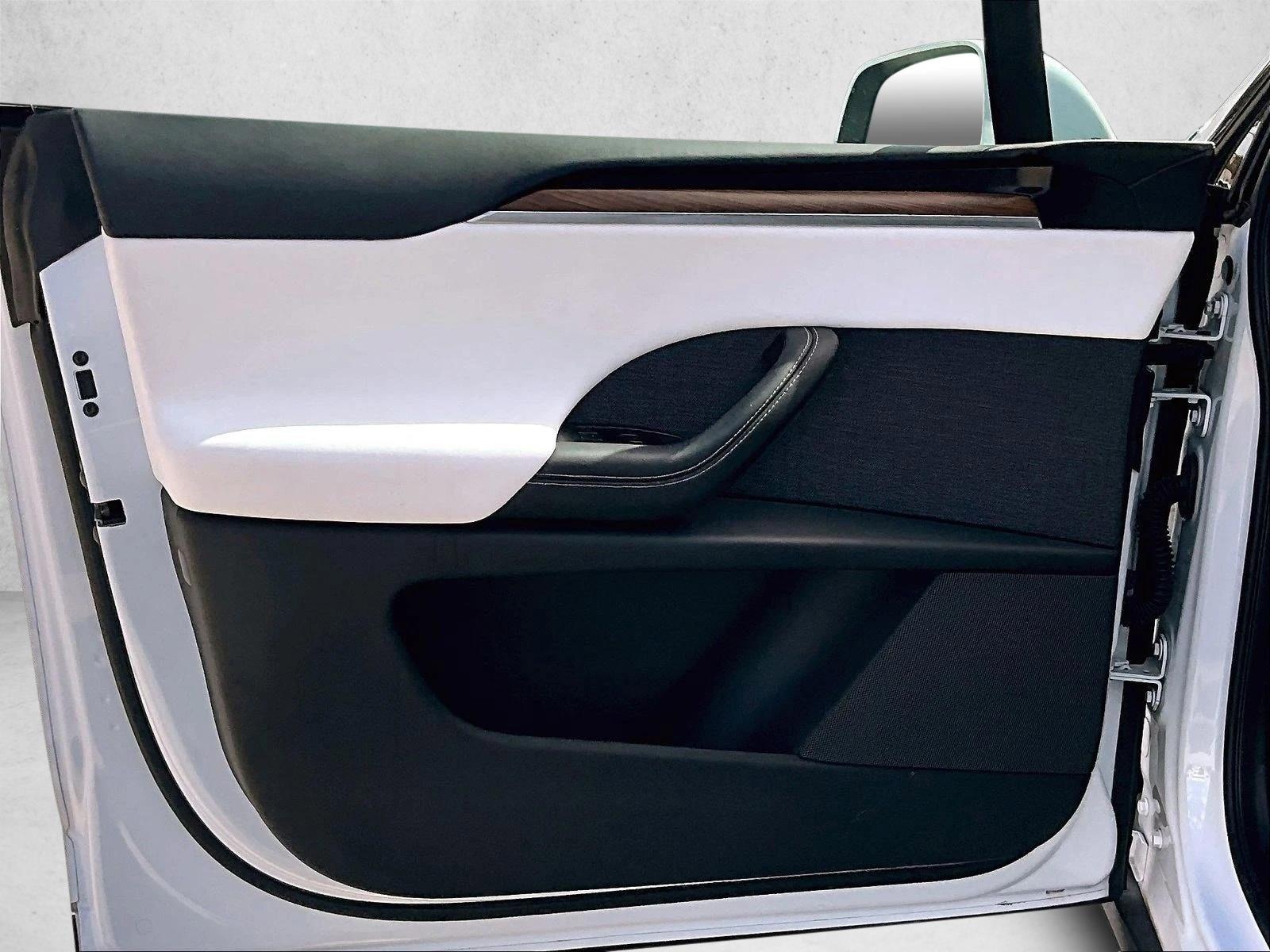Used 2023 White Tesla Standard Range image 18