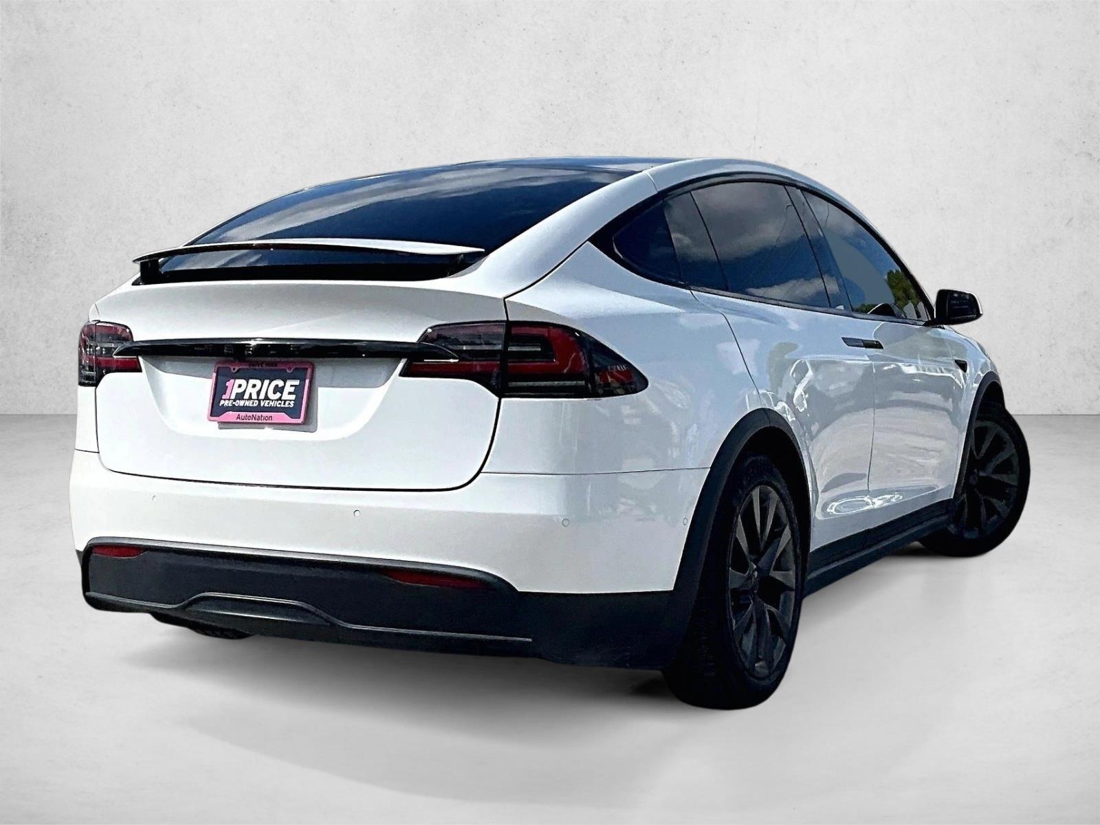 Used 2023 White Tesla Standard Range image 2