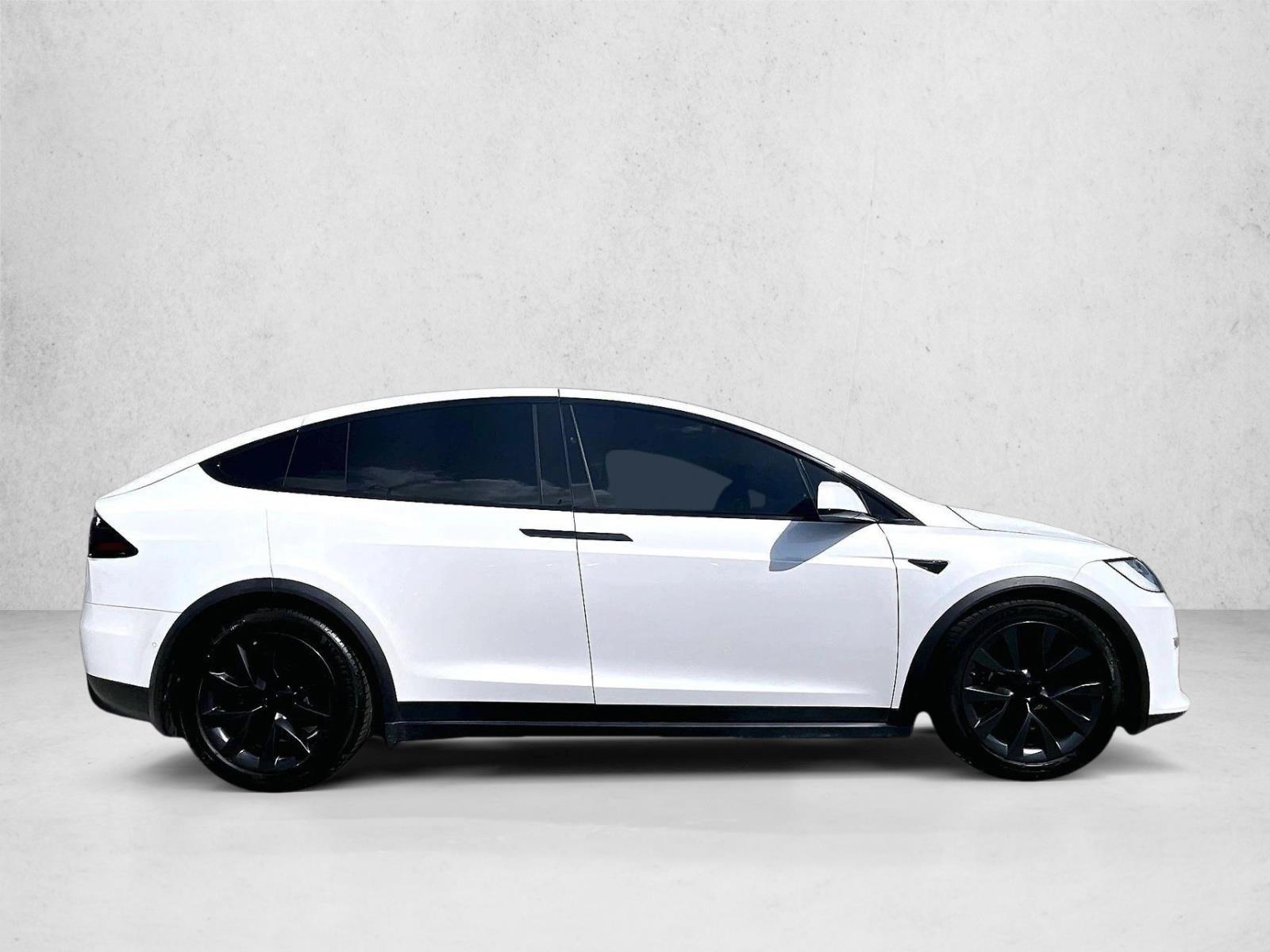 Used 2023 White Tesla Standard Range image 5