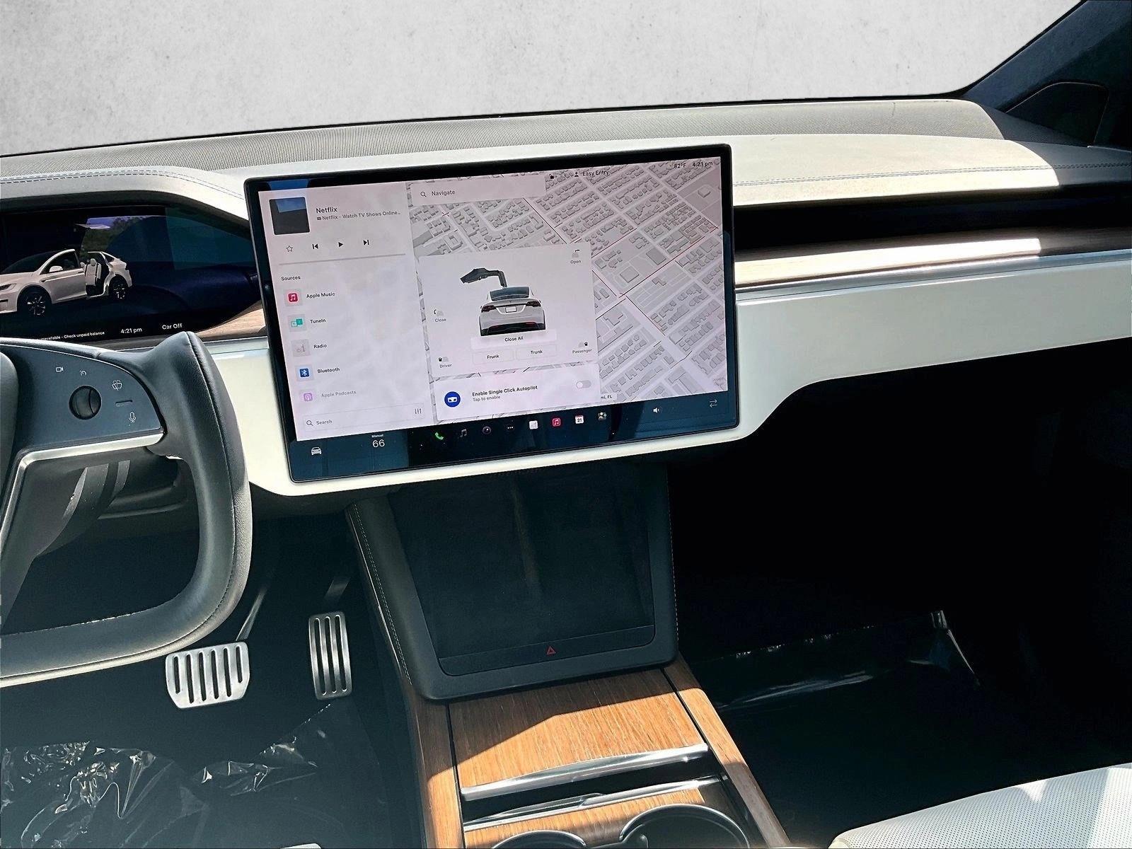 Used 2023 White Tesla Standard Range image 8