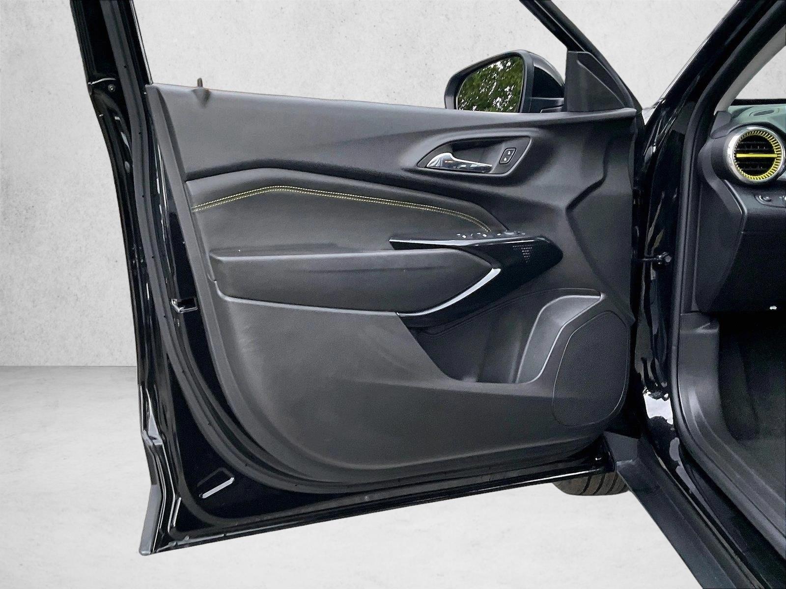 Used 2025 Mosaic Black Metallic Chevrolet LT image 18