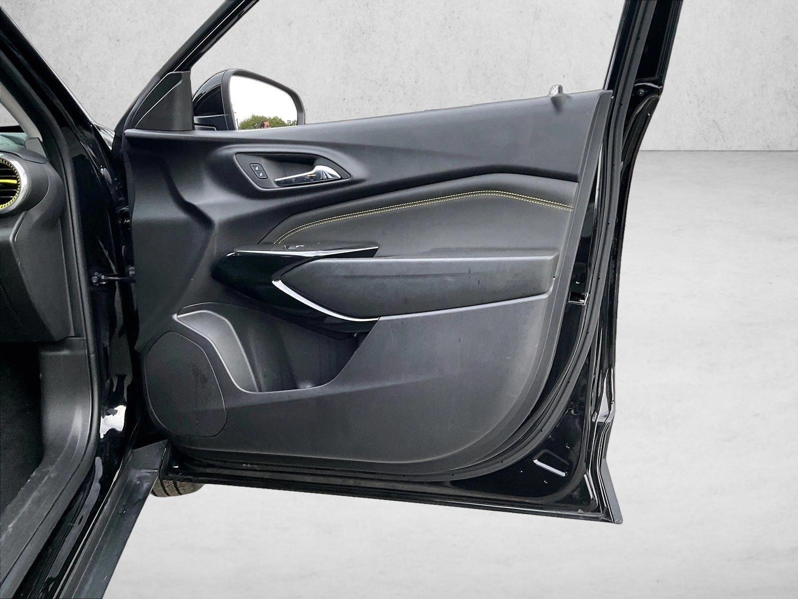 Used 2025 Mosaic Black Metallic Chevrolet LT image 19