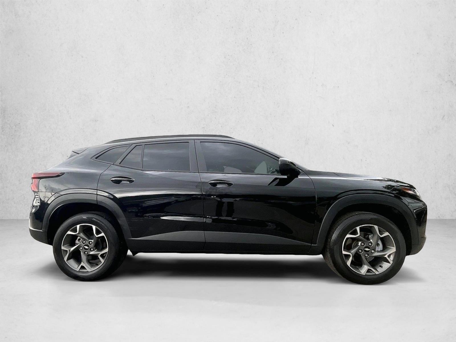 Used 2025 Mosaic Black Metallic Chevrolet LT image 5