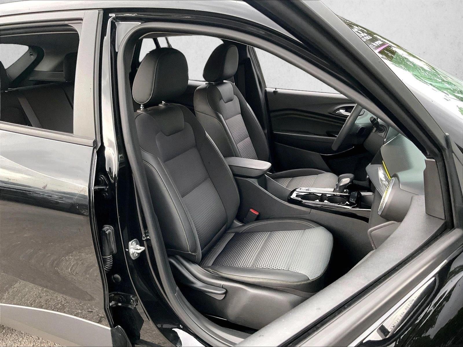 Used 2025 Mosaic Black Metallic Chevrolet LT image 9