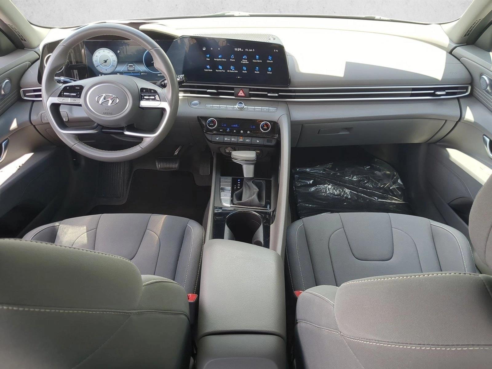 Used 2023 Fluid Metal Hyundai SEL image 17