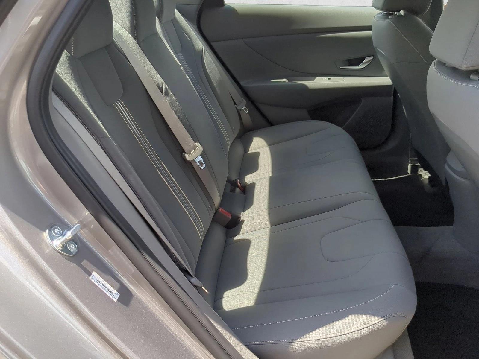 Used 2023 Fluid Metal Hyundai SEL image 19