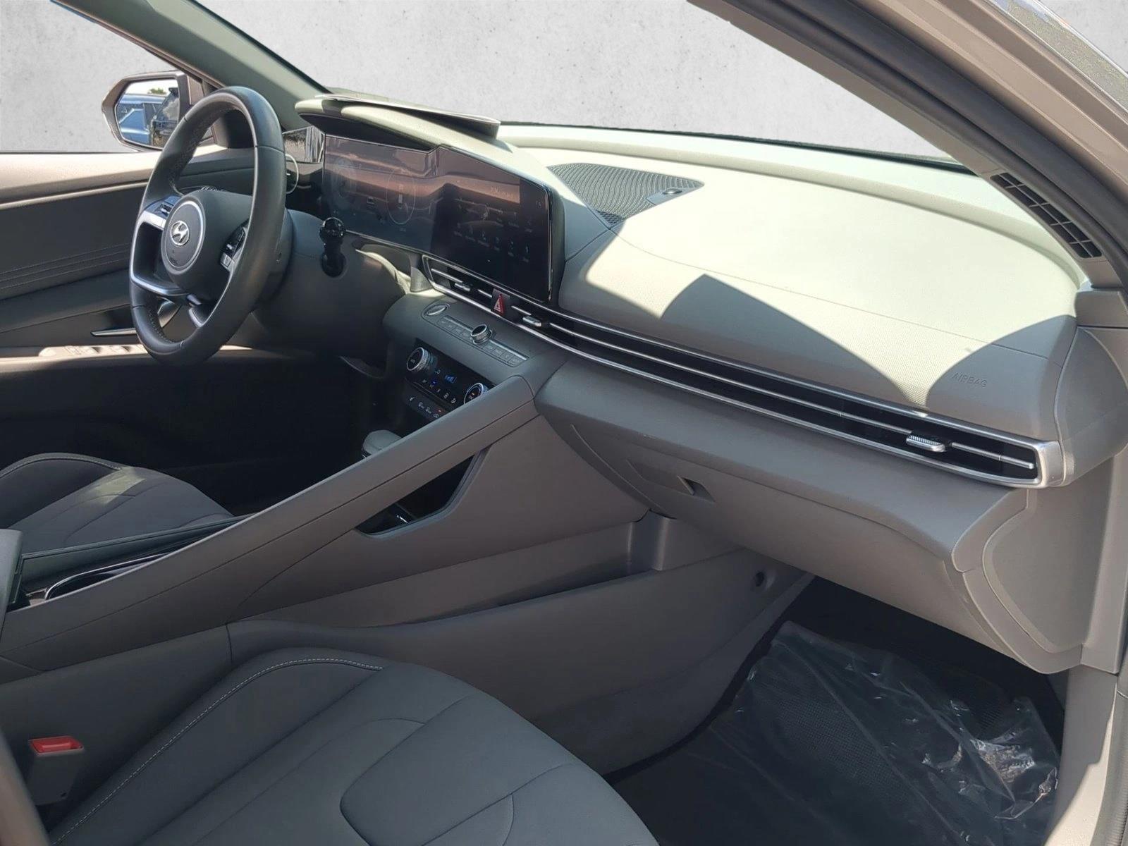 Used 2023 Fluid Metal Hyundai SEL image 21