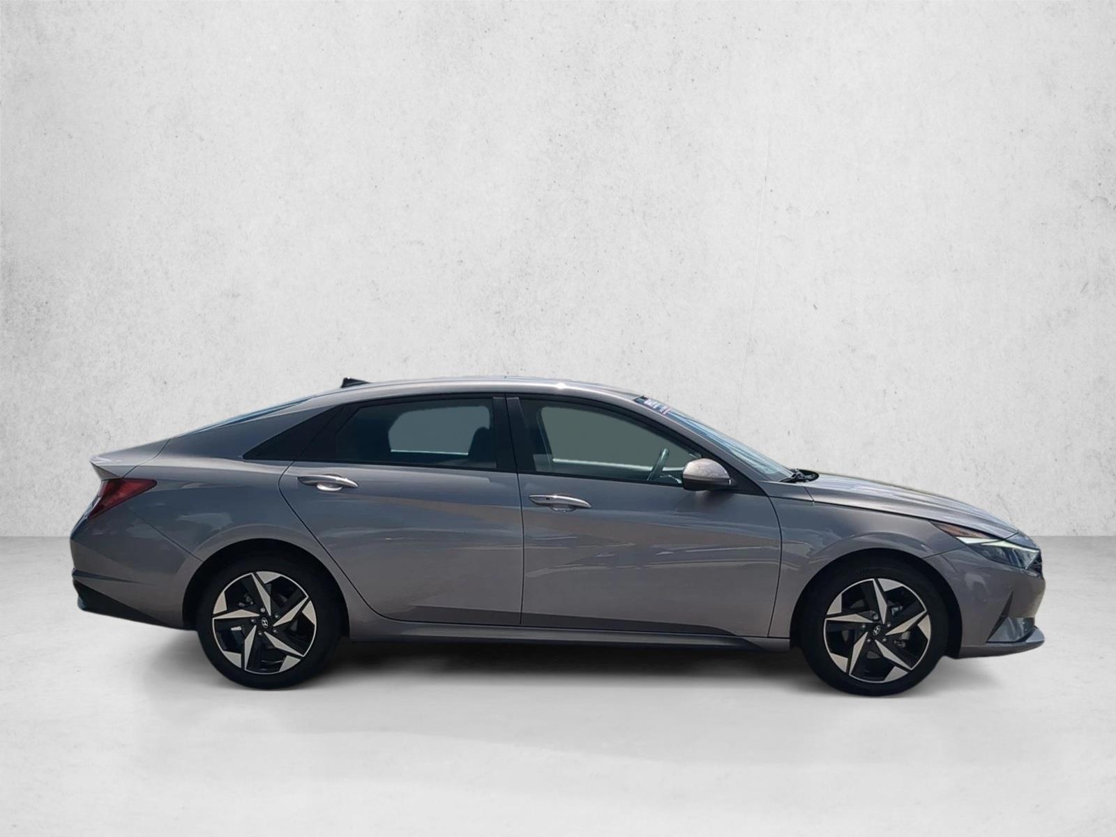 Used 2023 Fluid Metal Hyundai SEL image 4