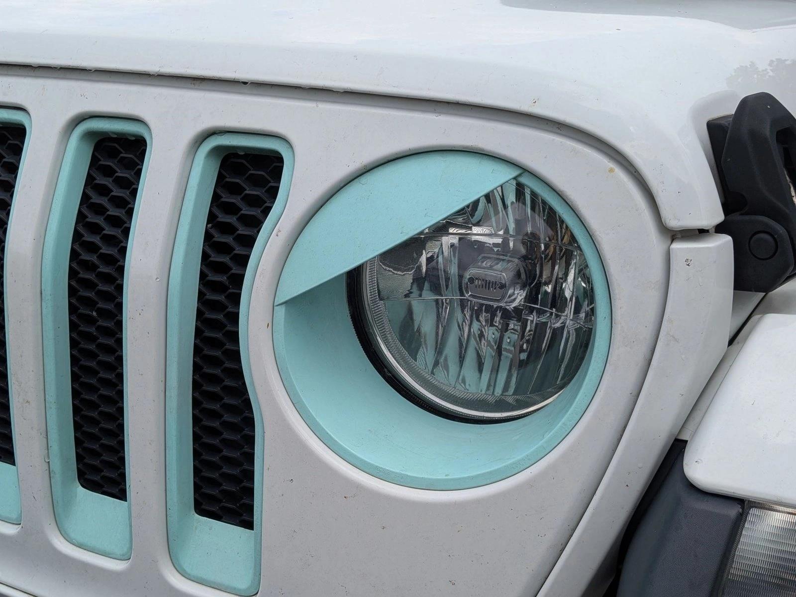 Used 2018 Bright White Clearcoat Jeep Sahara image 2