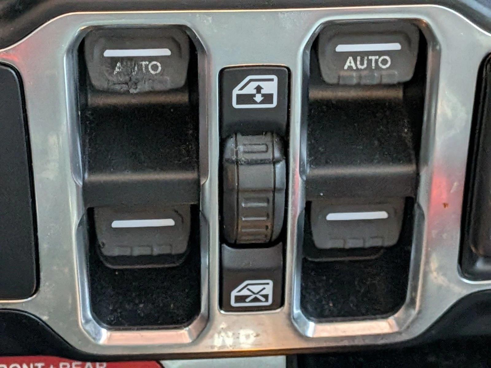 Used 2019 Granite Crystal Metallic Clearcoat Jeep Rubicon image 11