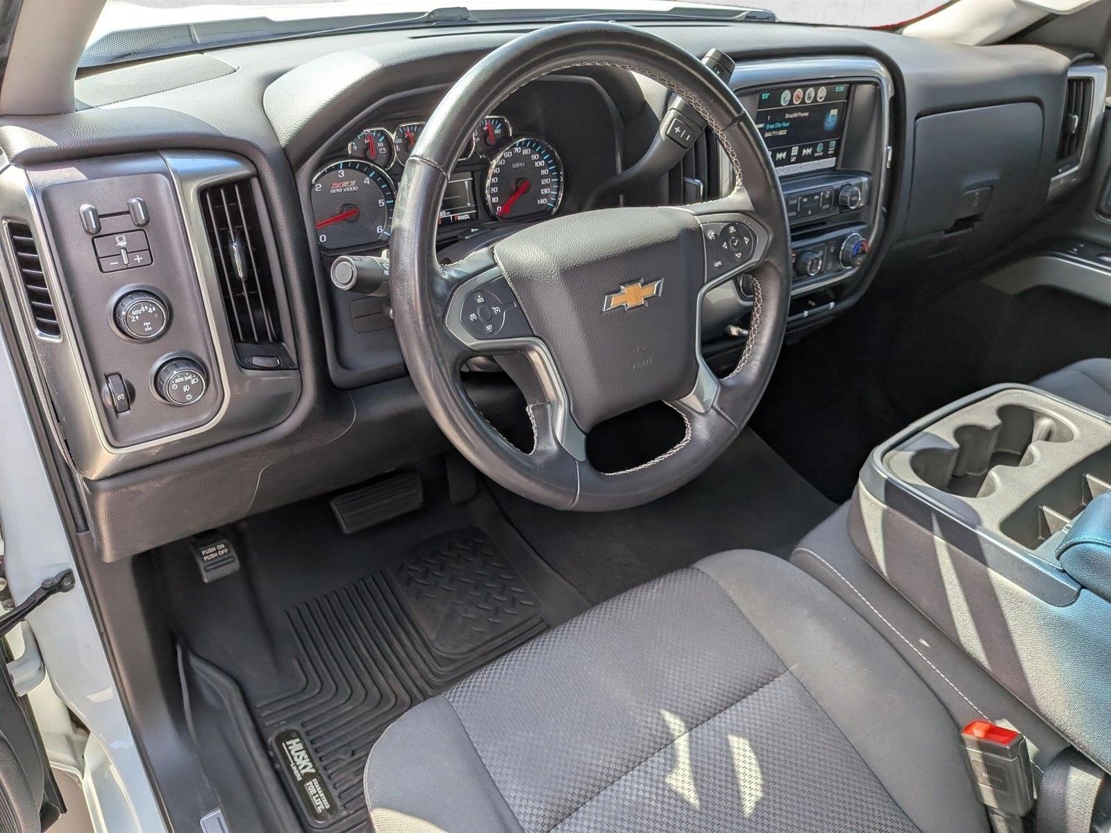 Used 2018 Summit White Chevrolet LT image 10