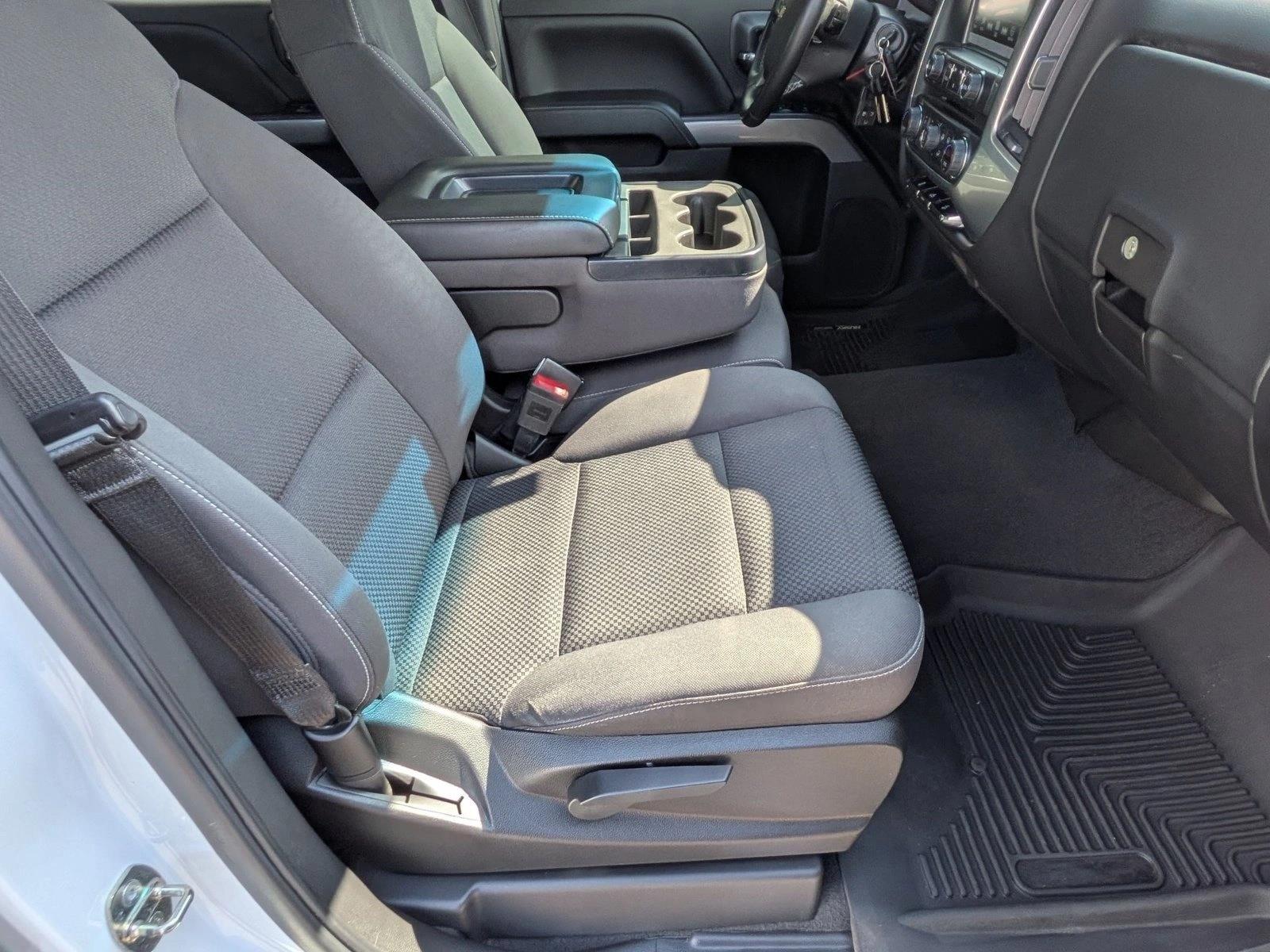 Used 2018 Summit White Chevrolet LT image 19