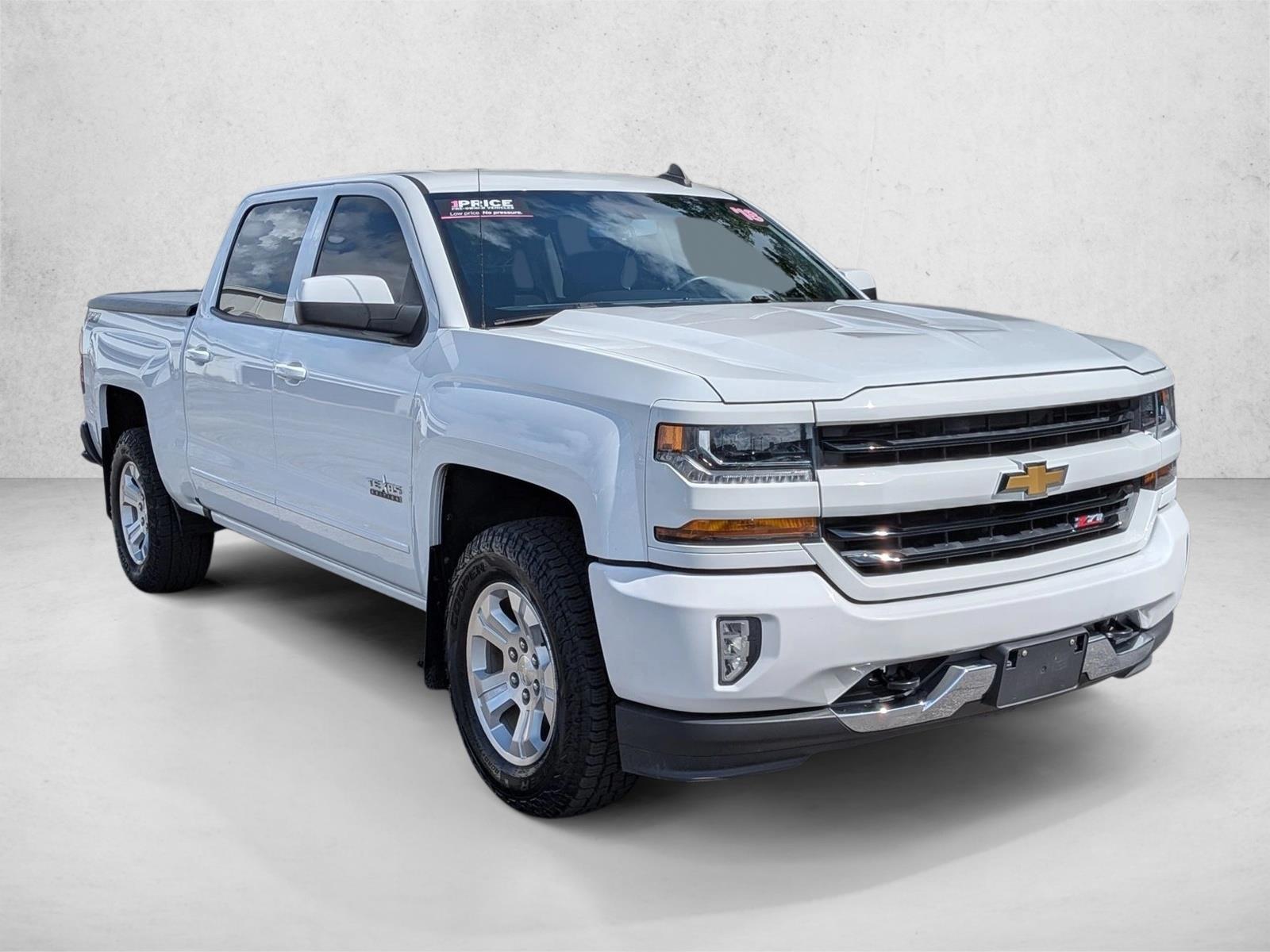 Used 2018 Summit White Chevrolet LT image 3