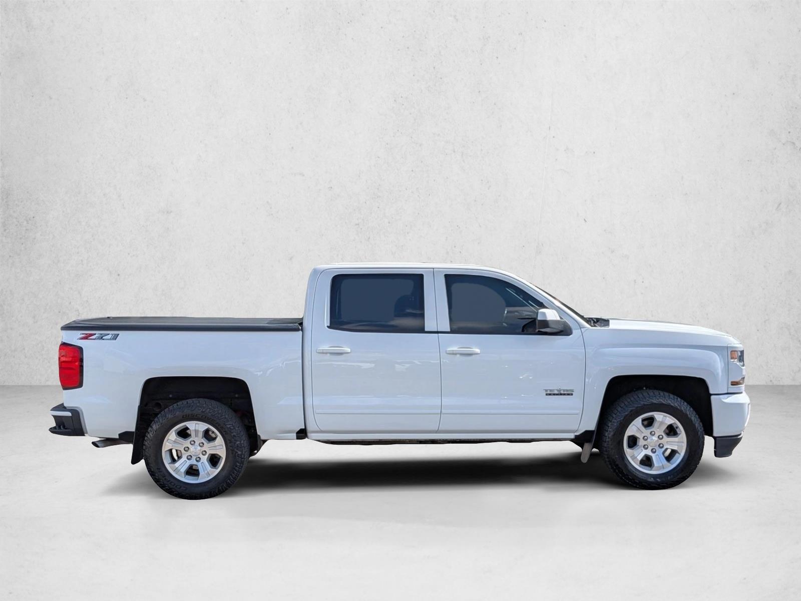 Used 2018 Summit White Chevrolet LT image 4