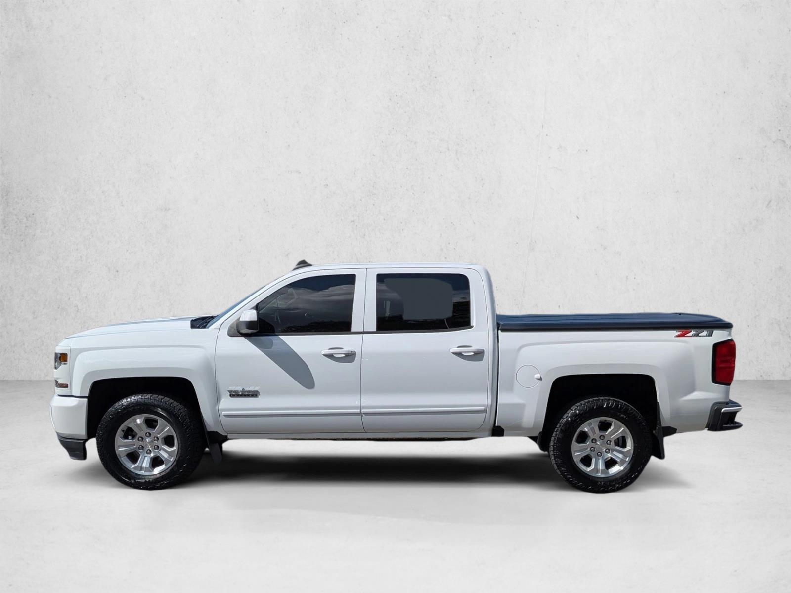 Used 2018 Summit White Chevrolet LT image 9