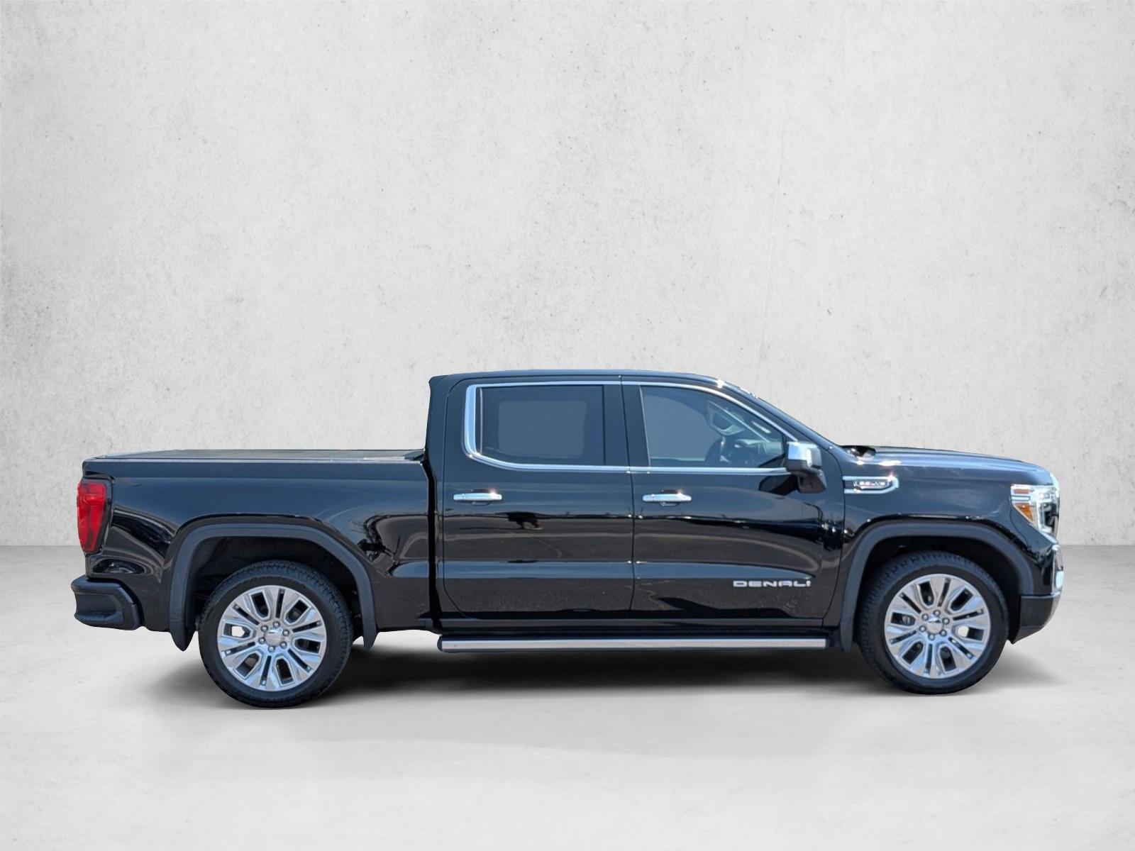Used 2022 Onyx Black GMC Denali image 4