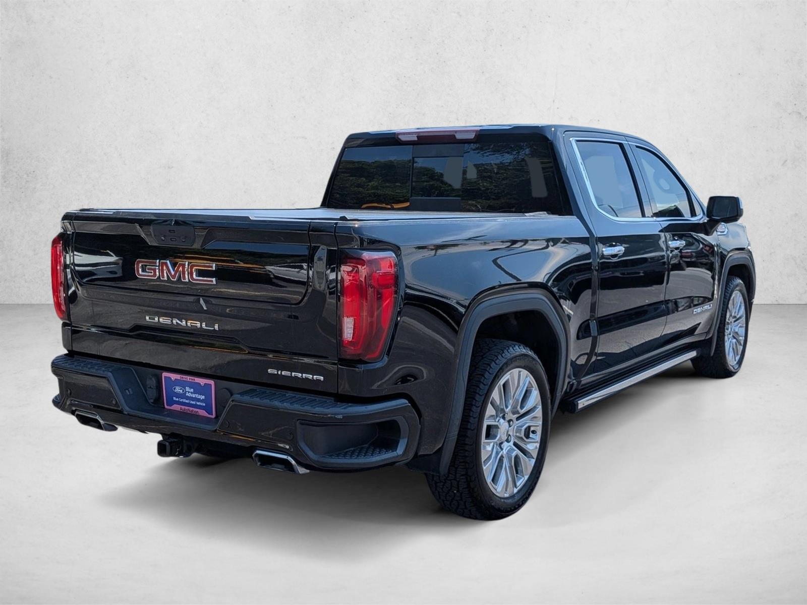 Used 2022 Onyx Black GMC Denali image 5