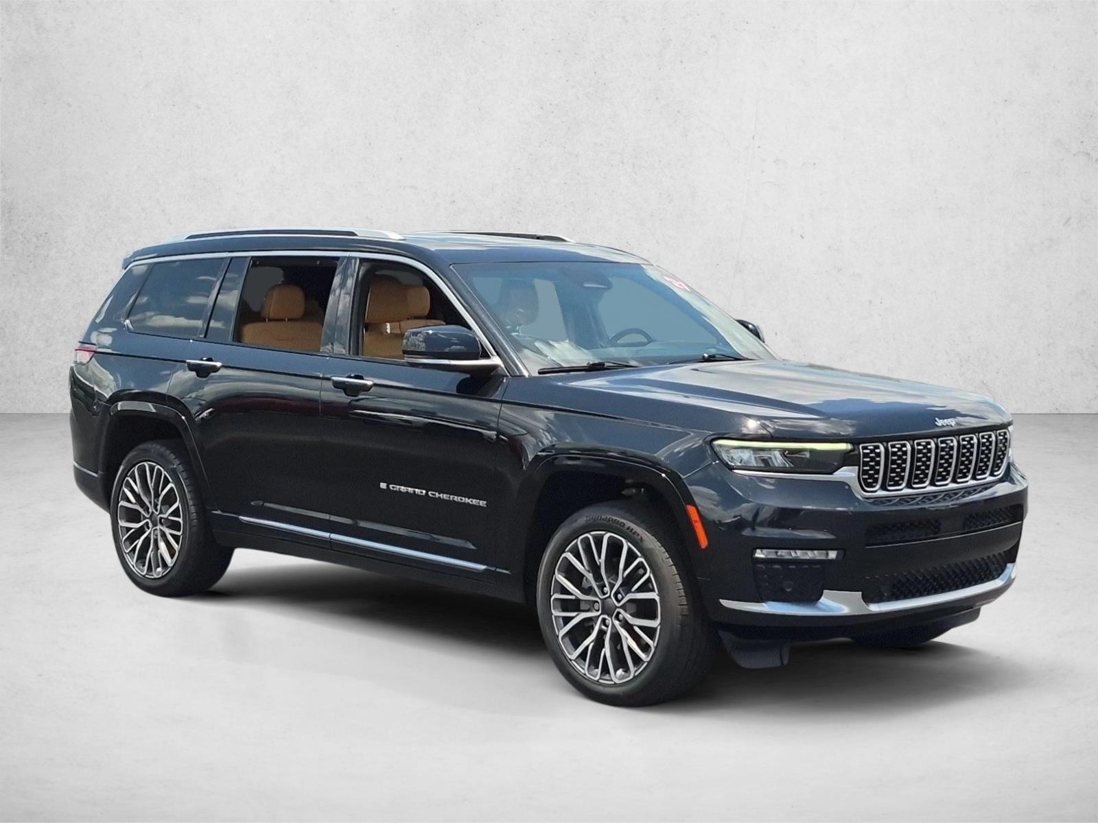 Used 2021 Diamond Black Crystal Pearlcoat Jeep Summit Reserve image 3