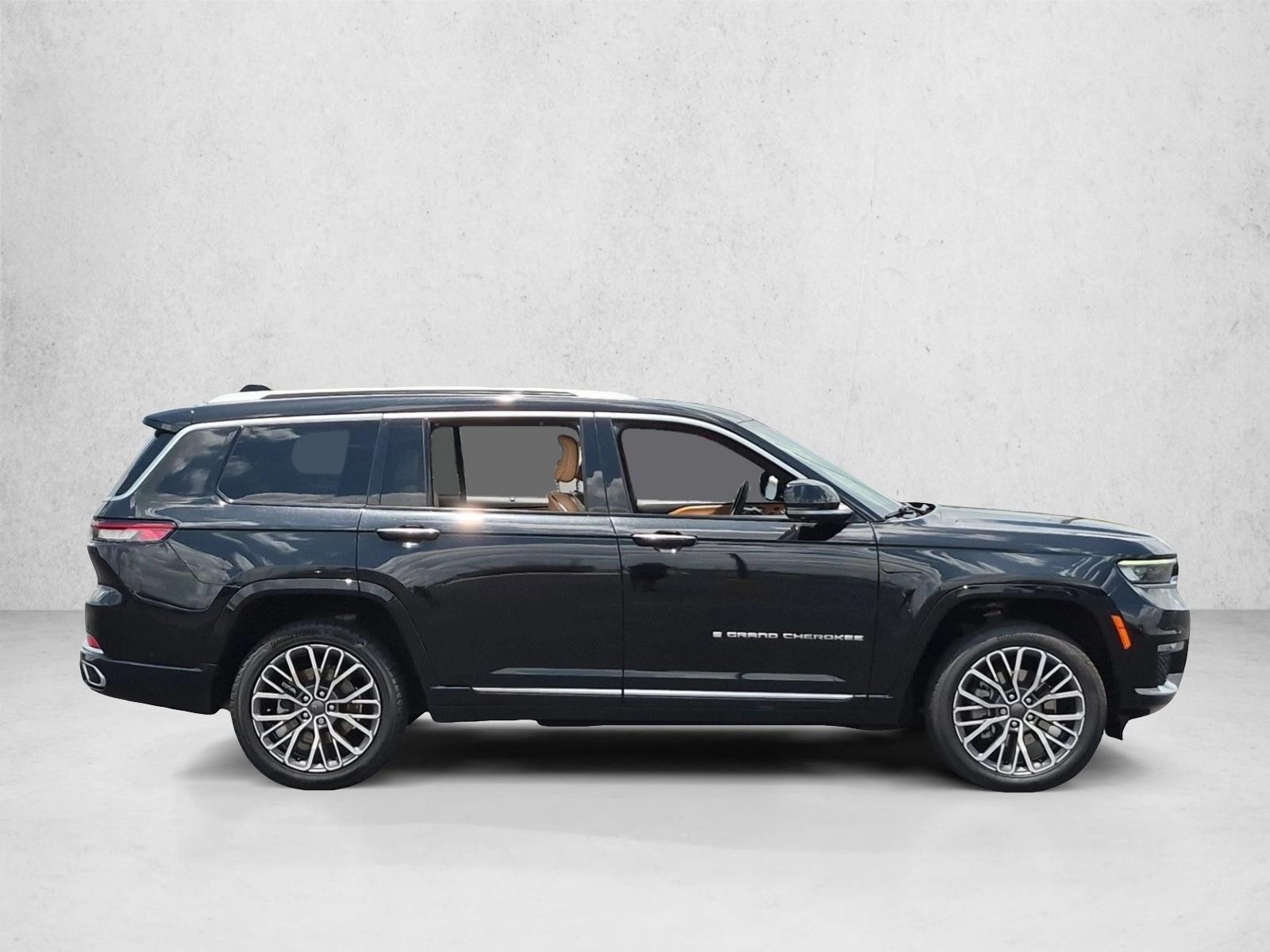 Used 2021 Diamond Black Crystal Pearlcoat Jeep Summit Reserve image 4