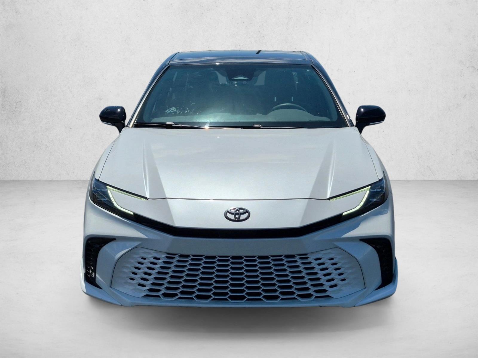 Used 2025 Wind Chill Pearl/Midnight Black Metallic Toyota XSE image 2