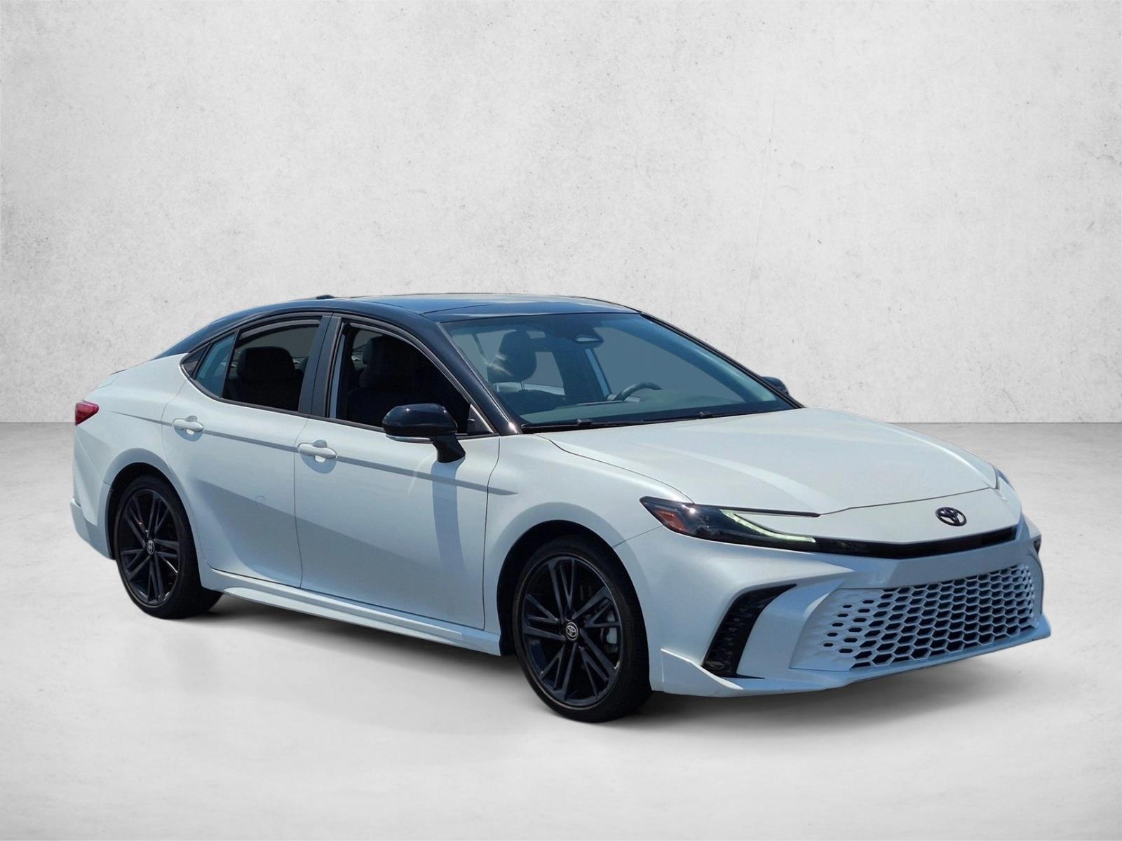Used 2025 Wind Chill Pearl/Midnight Black Metallic Toyota XSE image 3