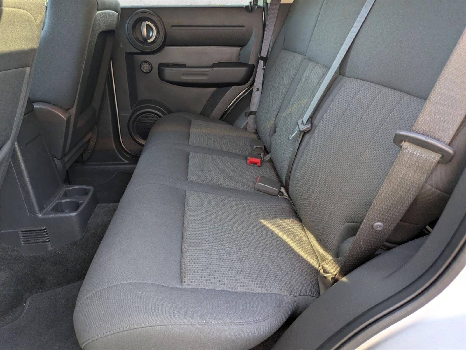 Used 2011 Bright Silver Metallic Dodge Heat image 12