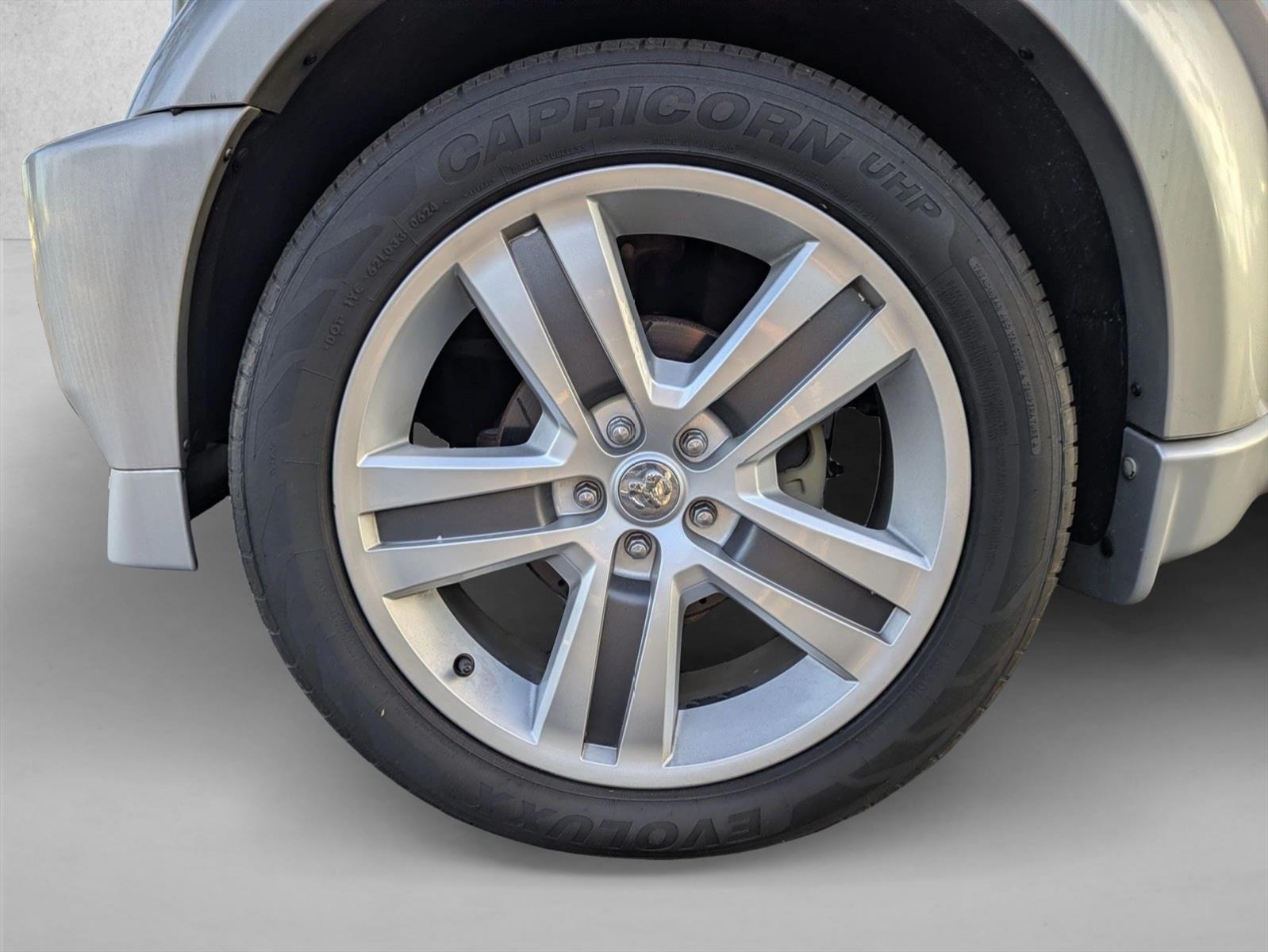 Used 2011 Bright Silver Metallic Dodge Heat image 13
