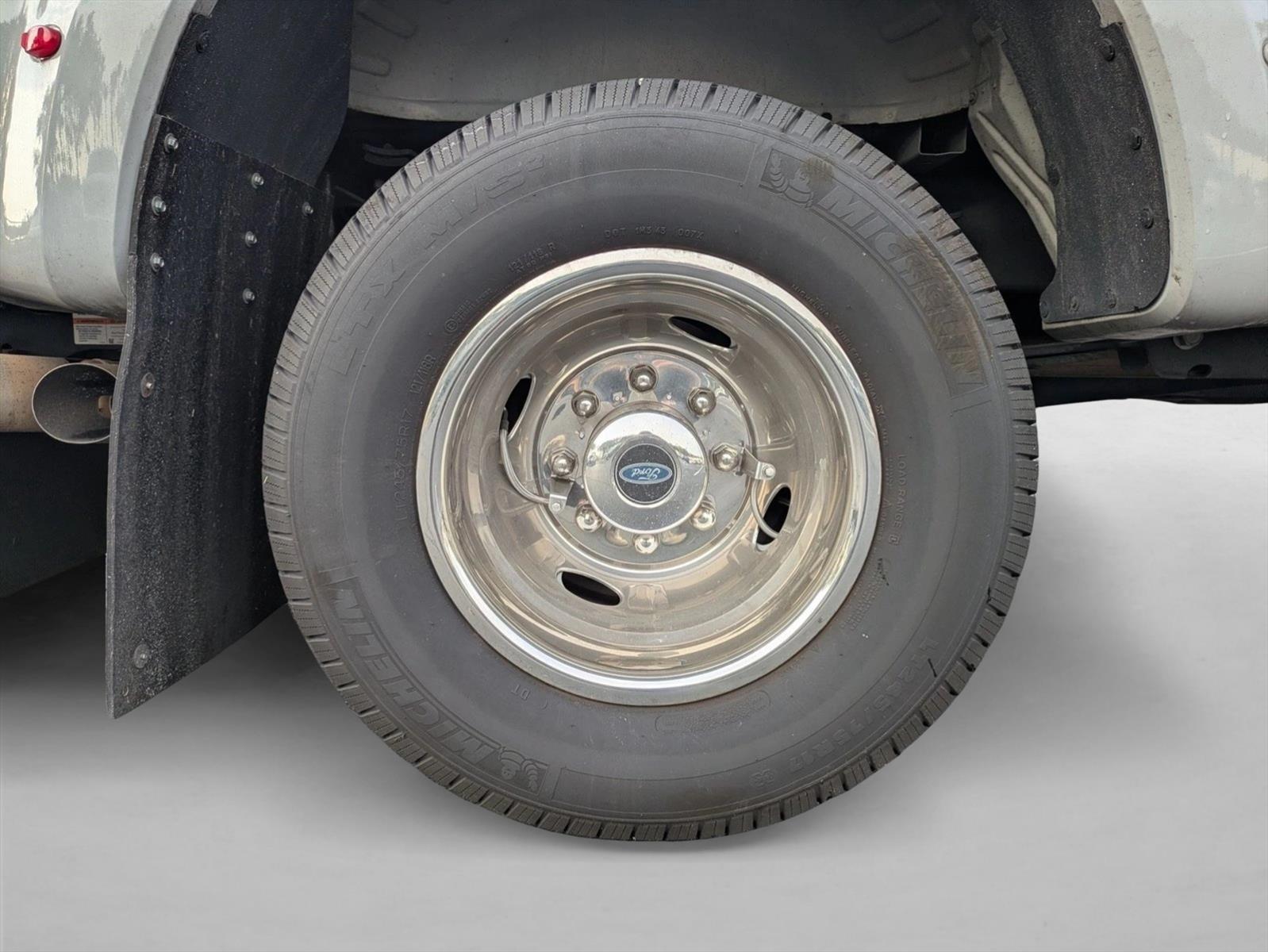 Used 2025 Avalanche Ford XL image 13