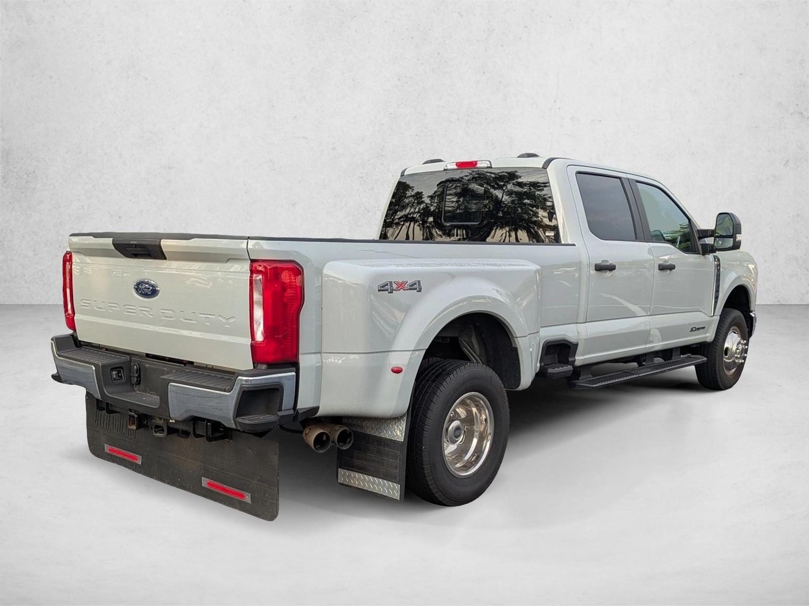 Used 2025 Avalanche Ford XL image 2