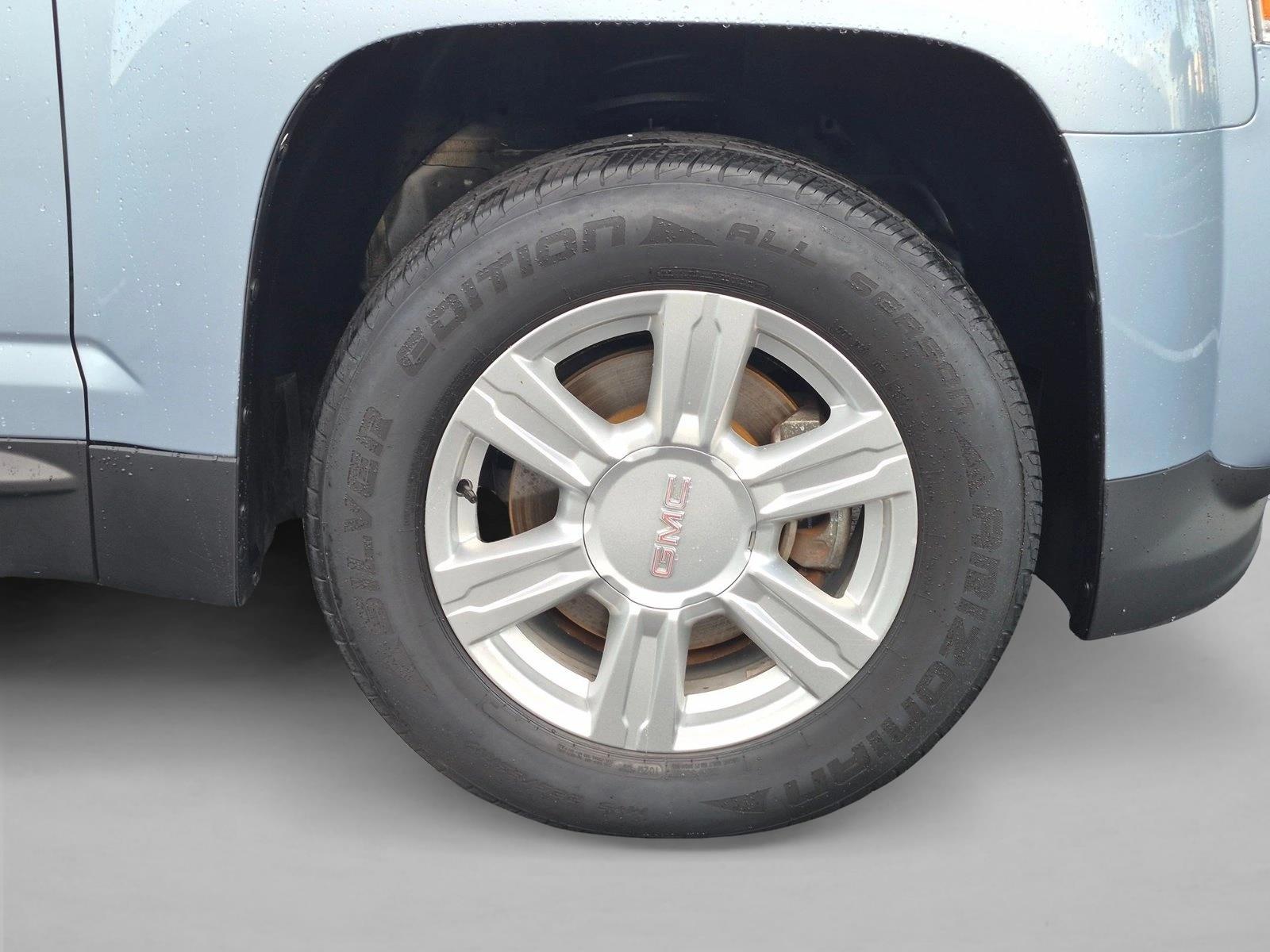 Used 2014 Silver Sky Metallic GMC SLE image 22