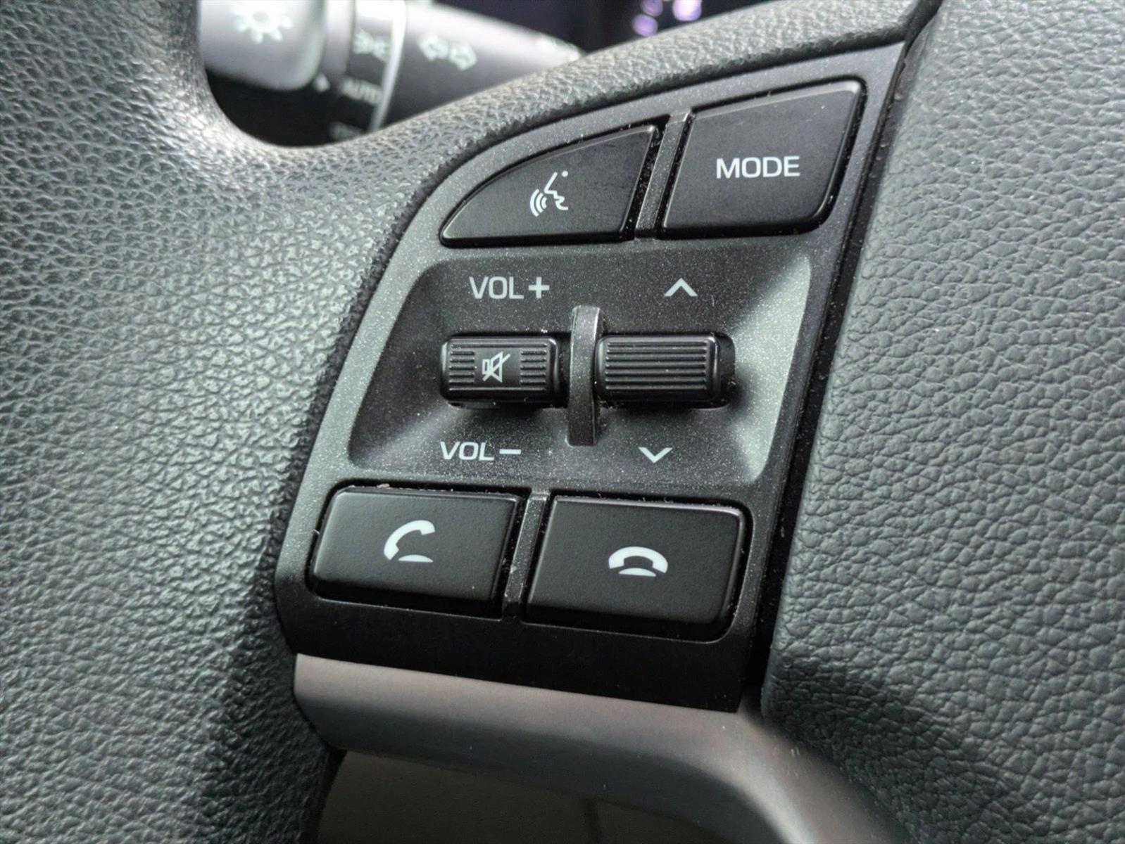 Used 2020 Gemstone Red Hyundai Value image 5