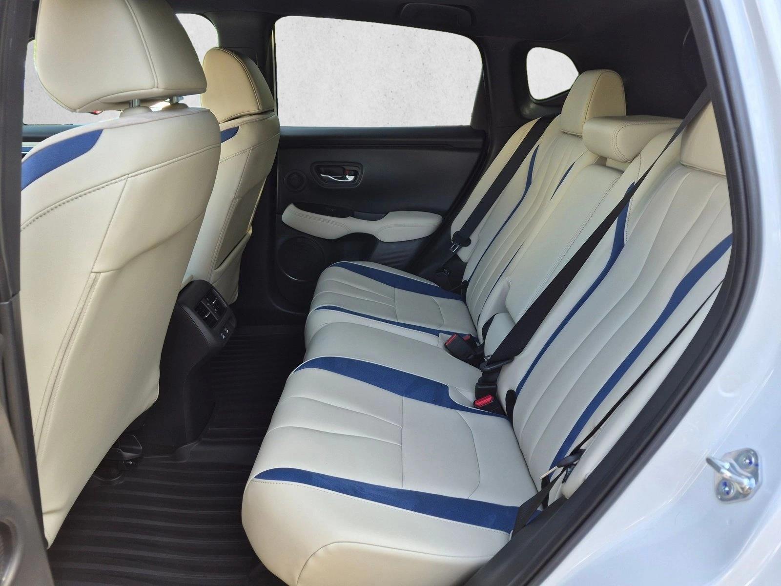 Used 2025 Platinum White Pea Acura w/A-Spec Package image 17