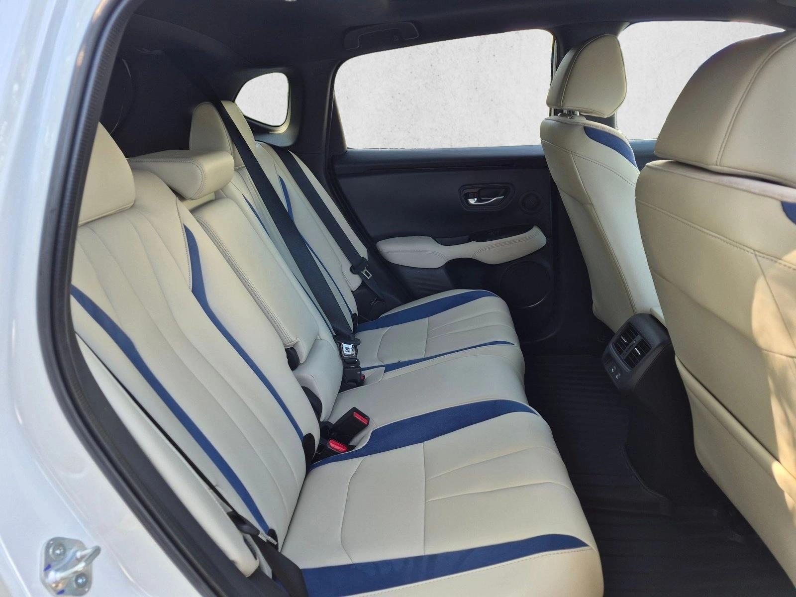 Used 2025 Platinum White Pea Acura w/A-Spec Package image 18